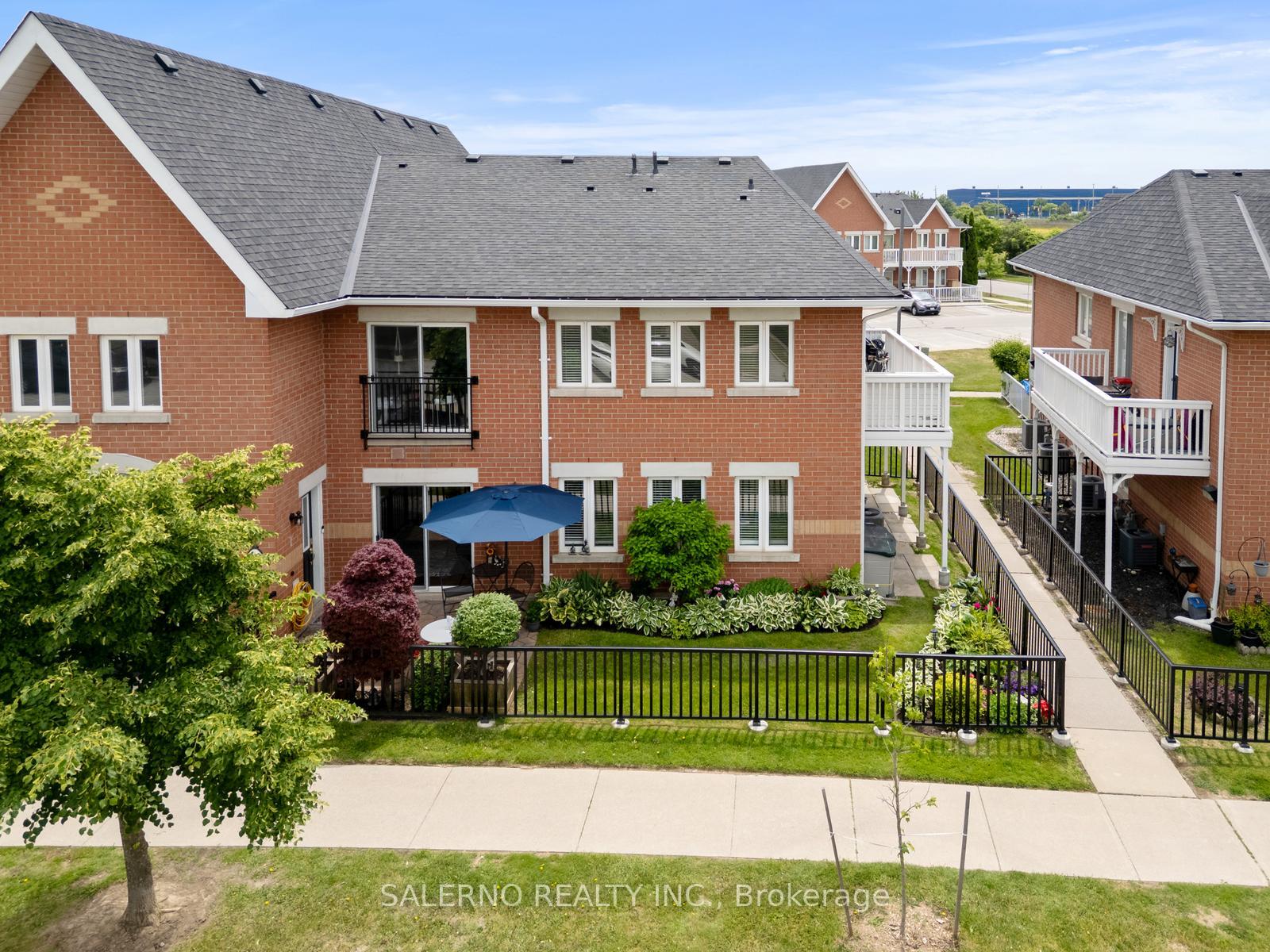 3 Bedrooms Condo at 1701 Lampman, Burlington For sale