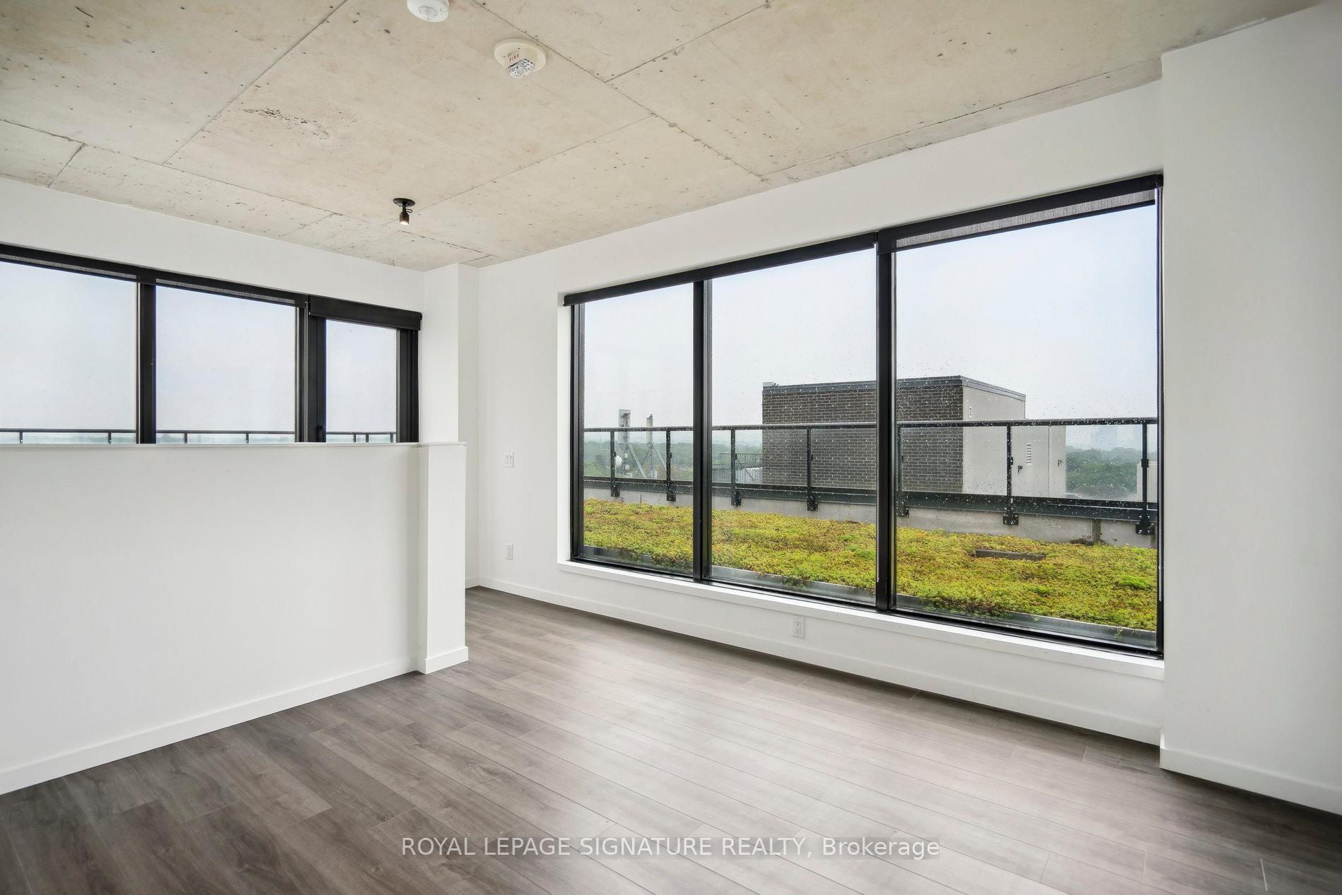3 Bedrooms Co-op at 7 Smith, Toronto For sale
