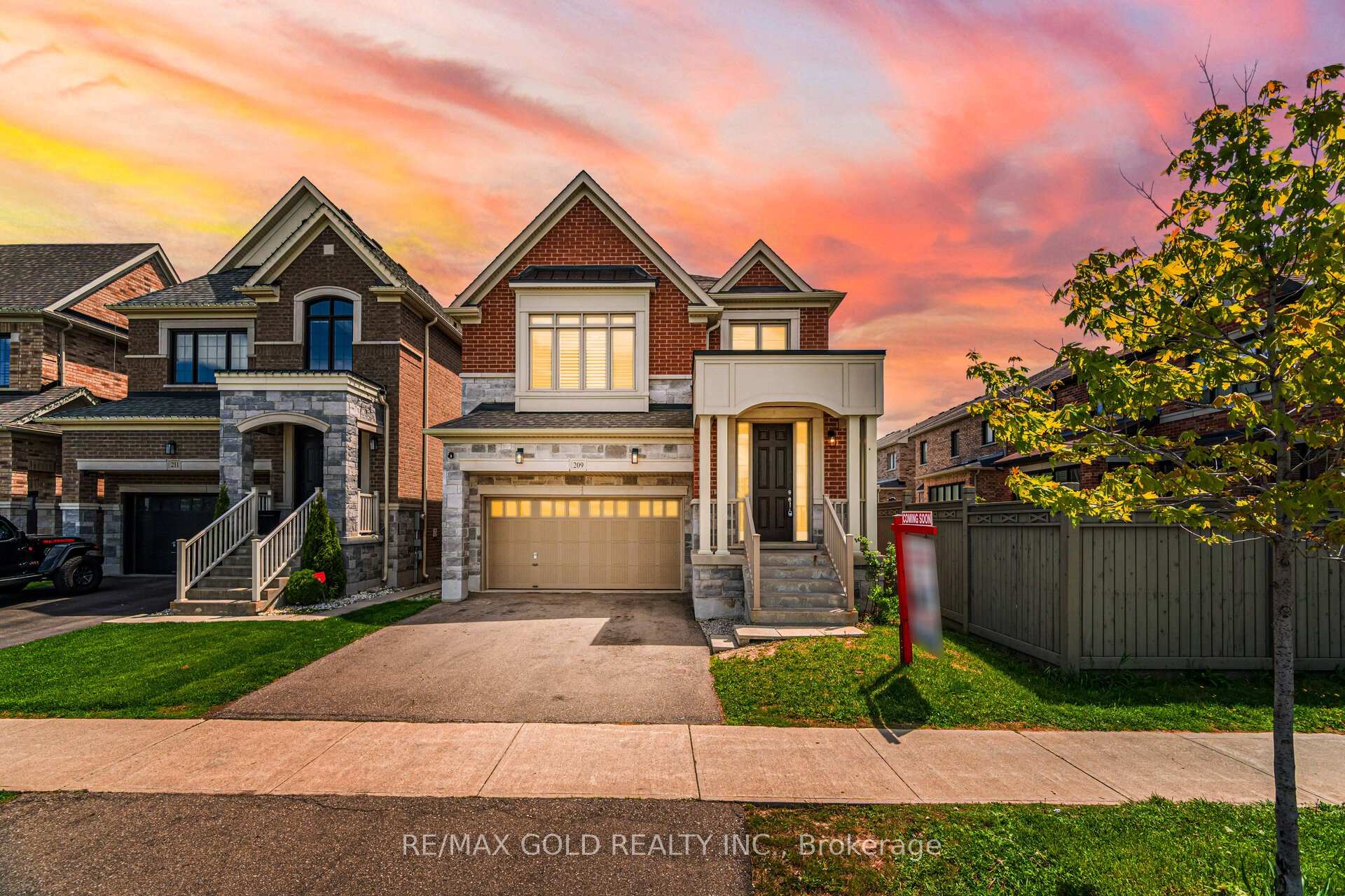 209 Castle Oaks Crossing, Brampton, ON L6P 3X3