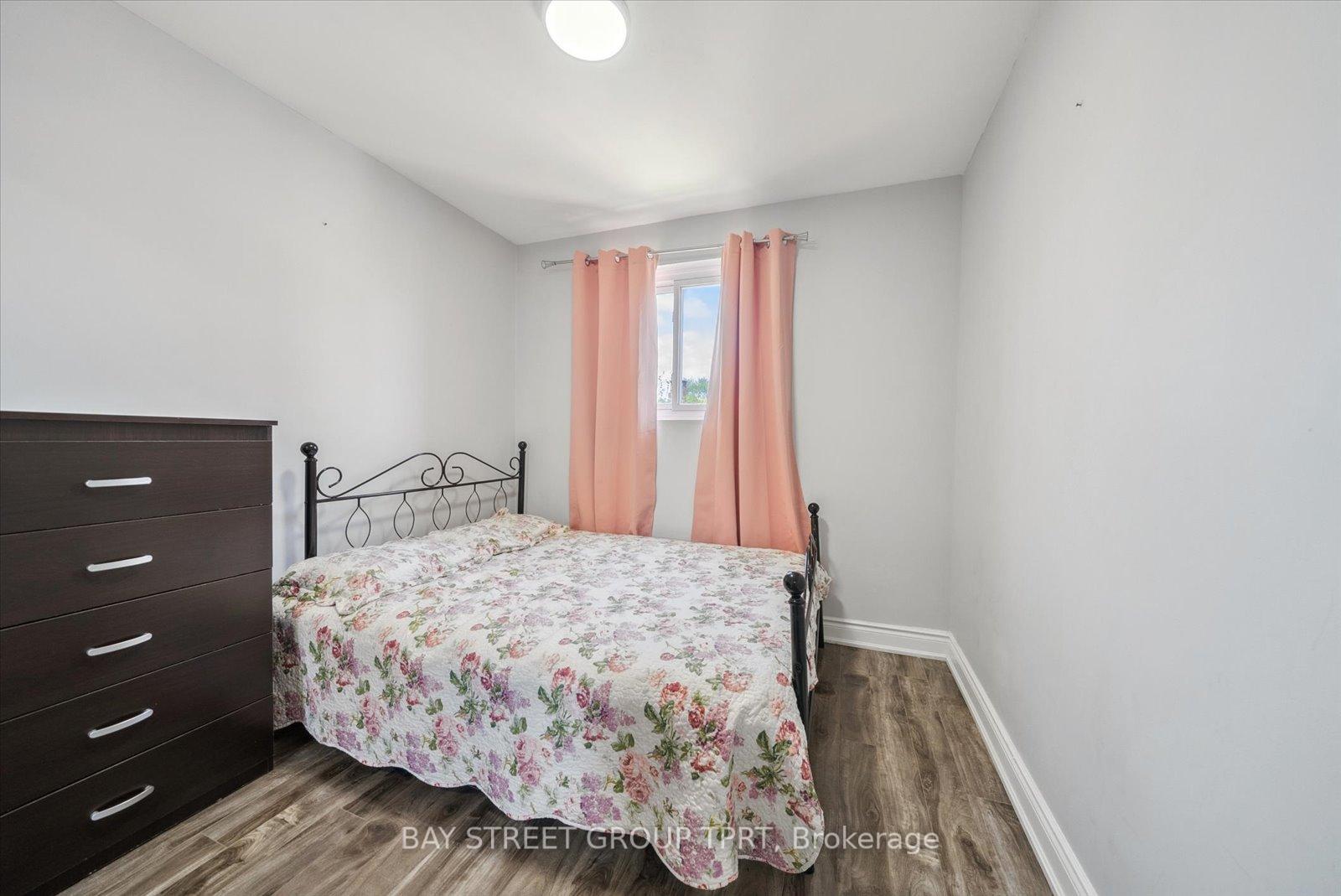 4 Bedrooms Condo at 16 Bur Oak, Toronto For sale