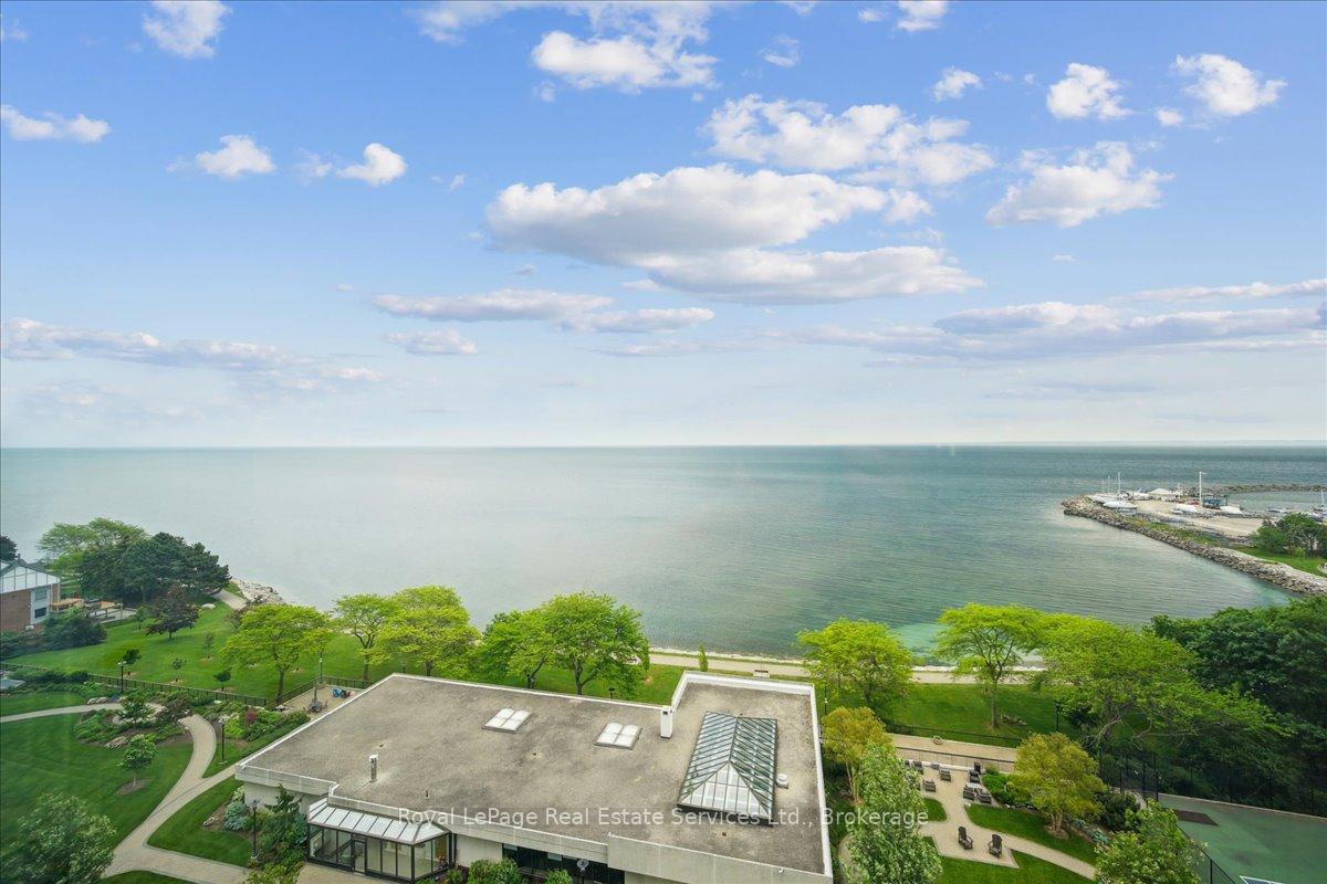 2 Bedrooms Condo at 2180 Marine, Oakville For sale