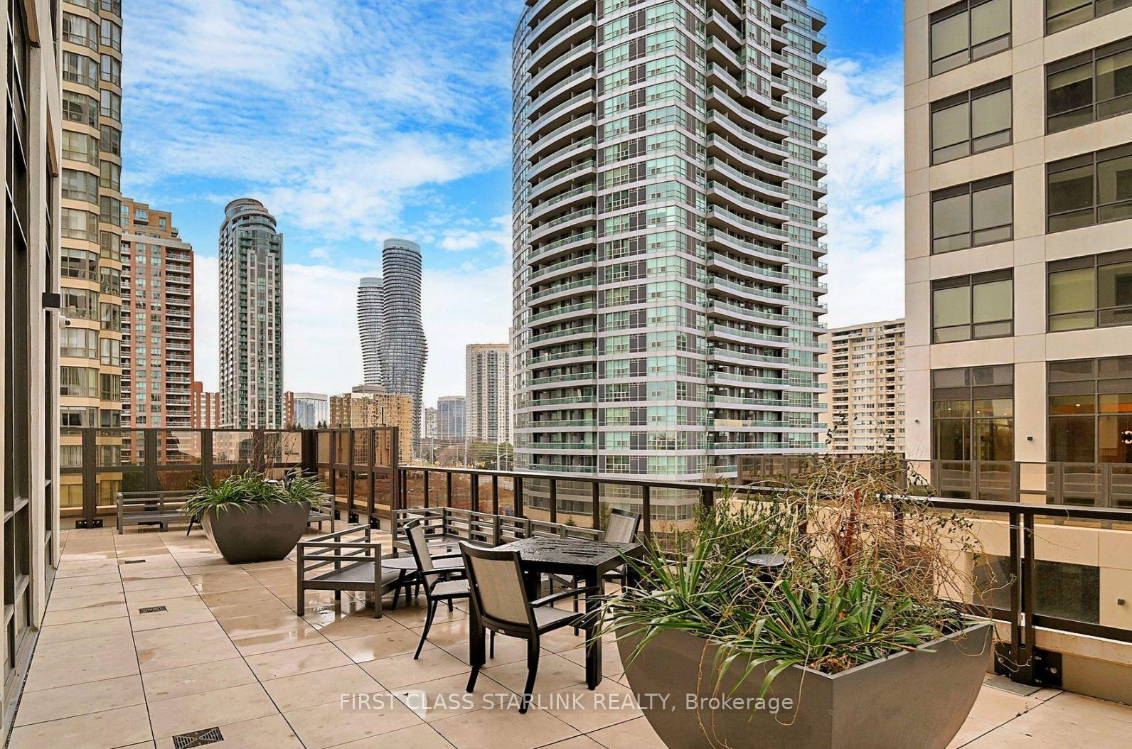 2 Bedrooms Condo at 36 Elm, Mississauga For sale