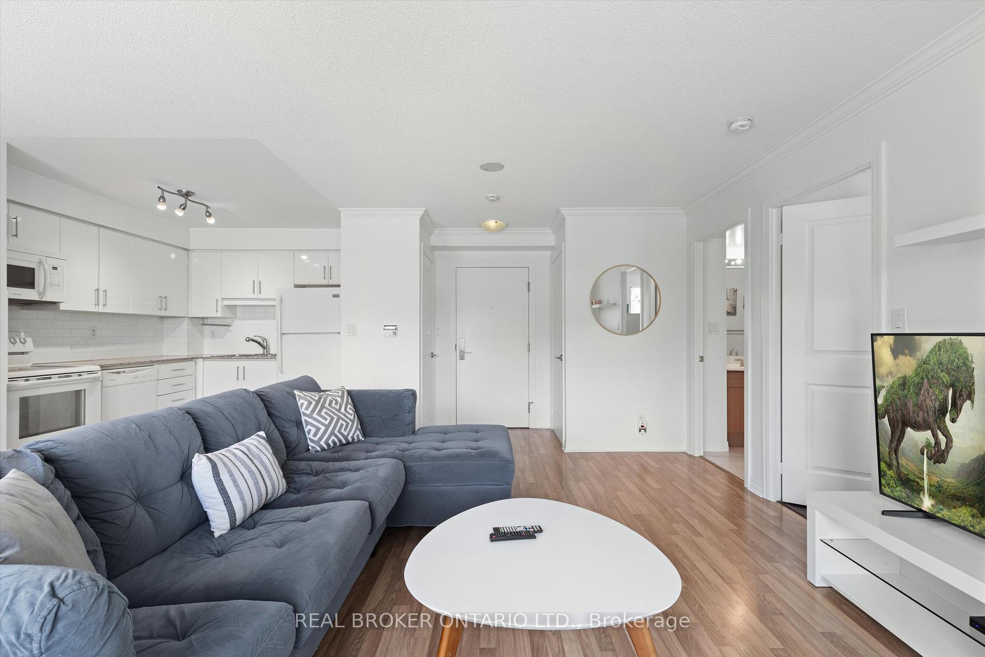 1 Bedroom Condo at 2035 Sheppard, Toronto For sale