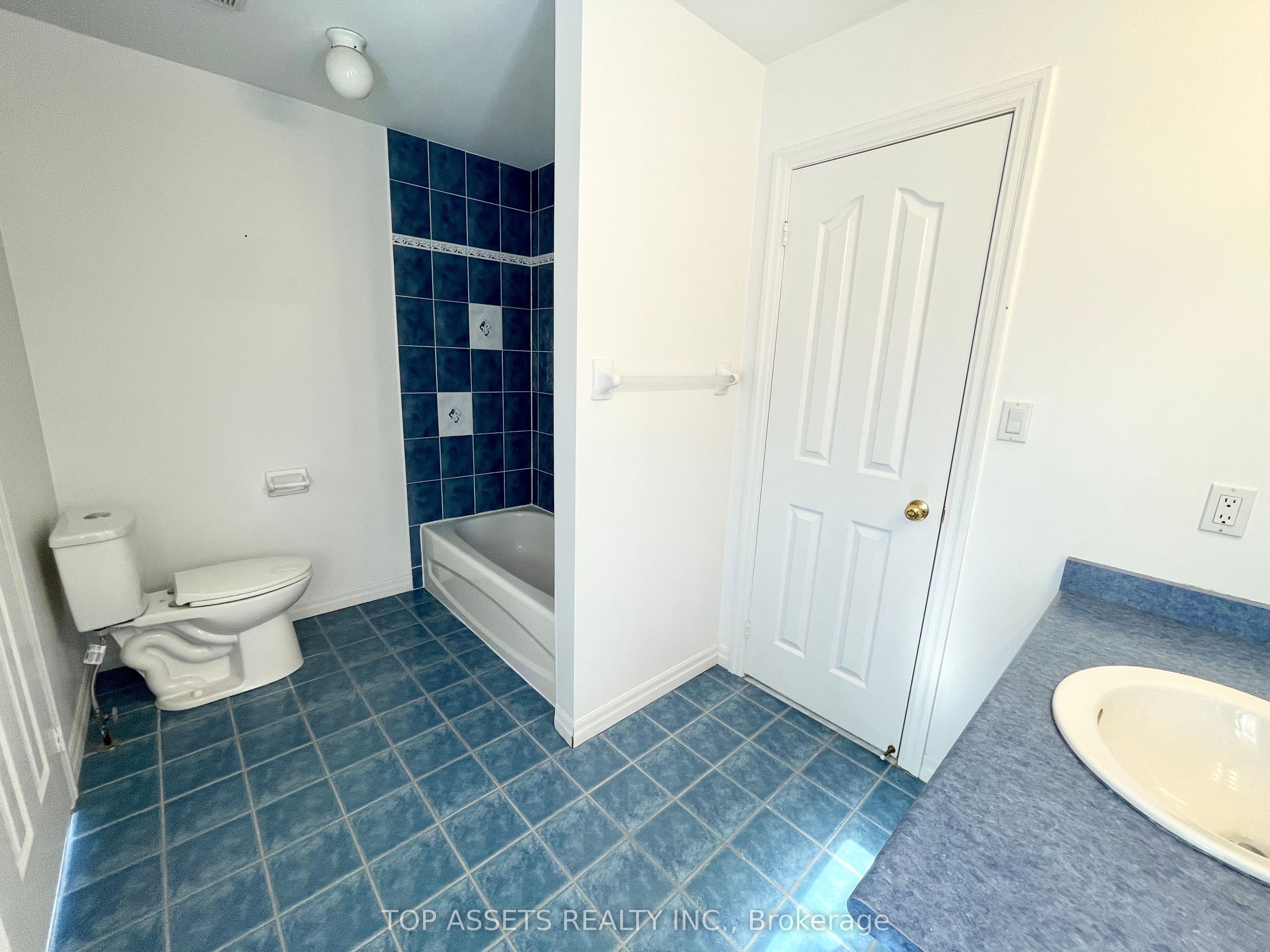 32 Headwater Crescent