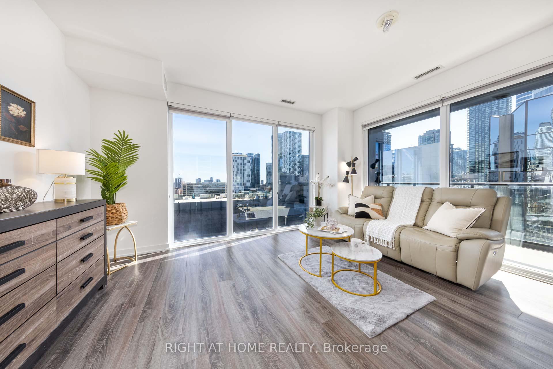 3 Bedrooms Condo at 20 Edward, Toronto For sale