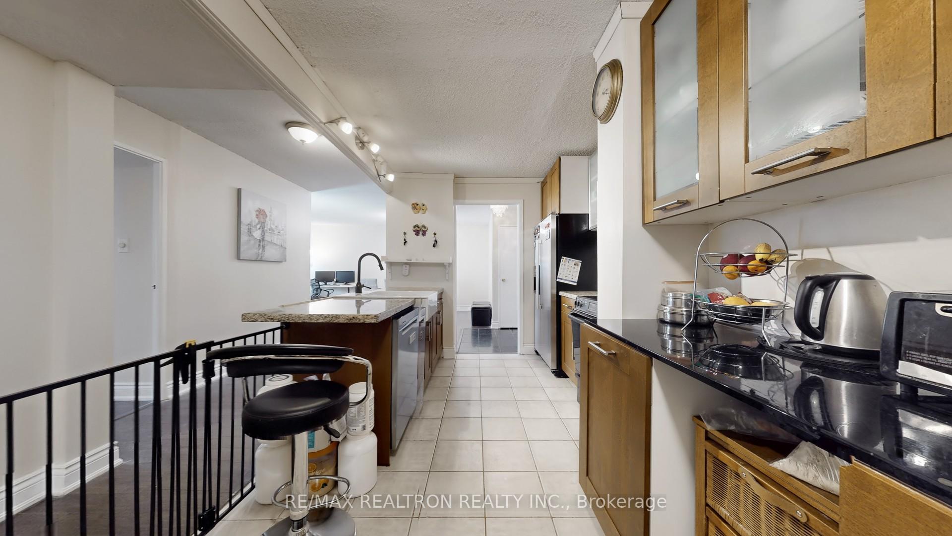 3 Bedrooms Condo at 45 Huntingdale, Toronto For sale