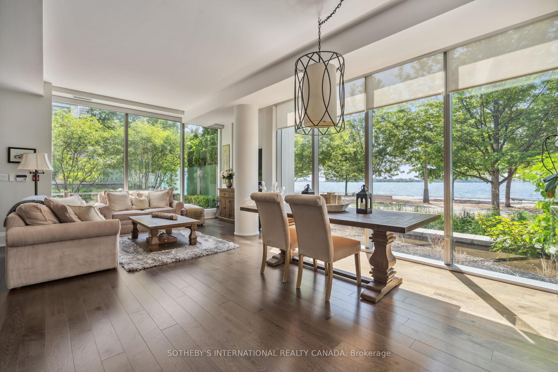 3 Bedrooms Condo at 39 Queens, Toronto For sale
