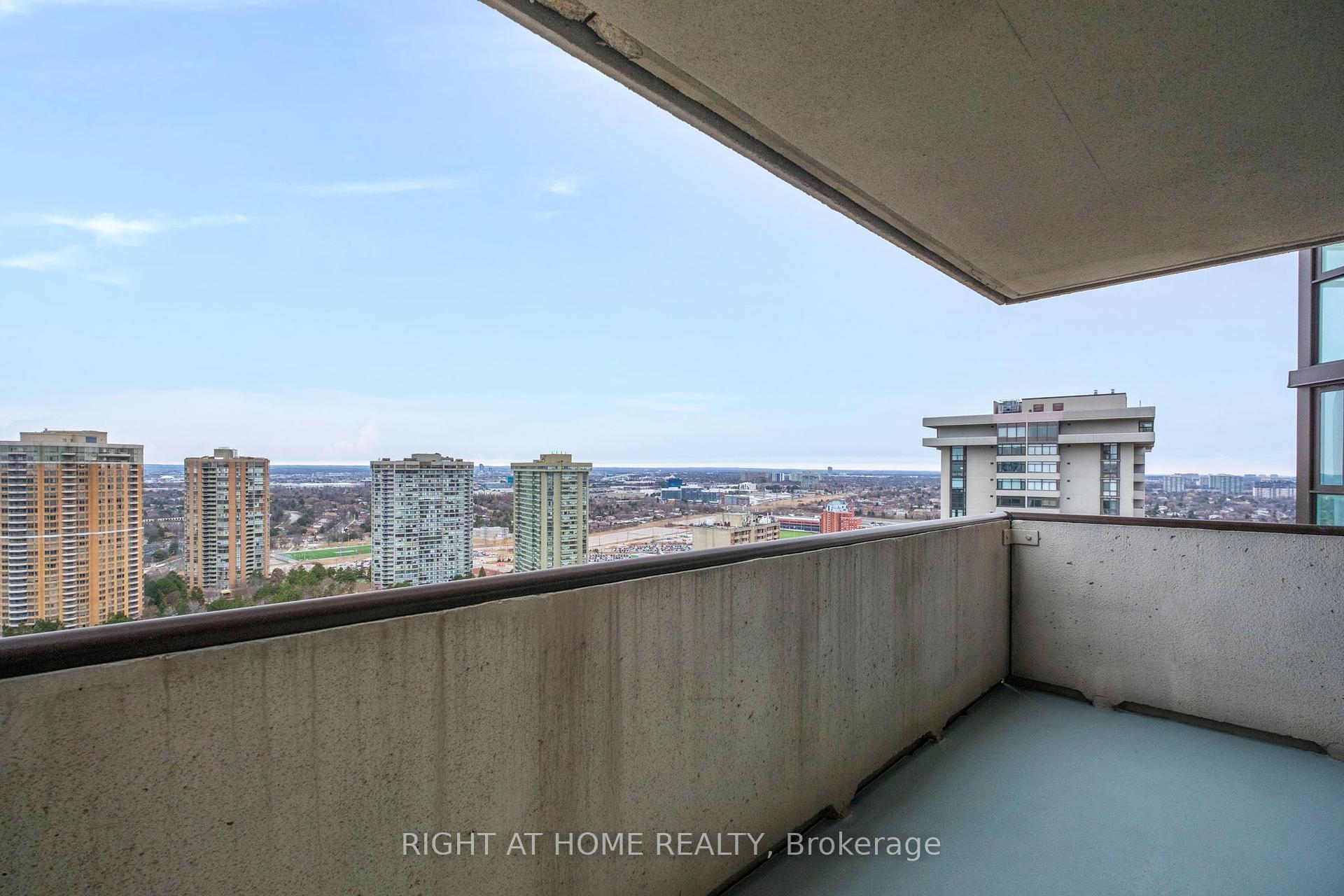 4 Bedrooms Condo at 3303 Don Mills,  Toronto For sale