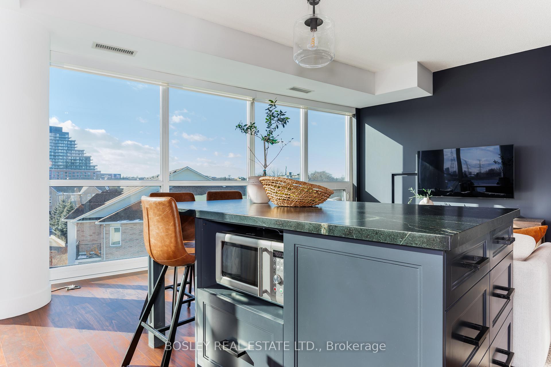 3 Bedrooms Condo at 35 Brian Peck, Toronto For sale
