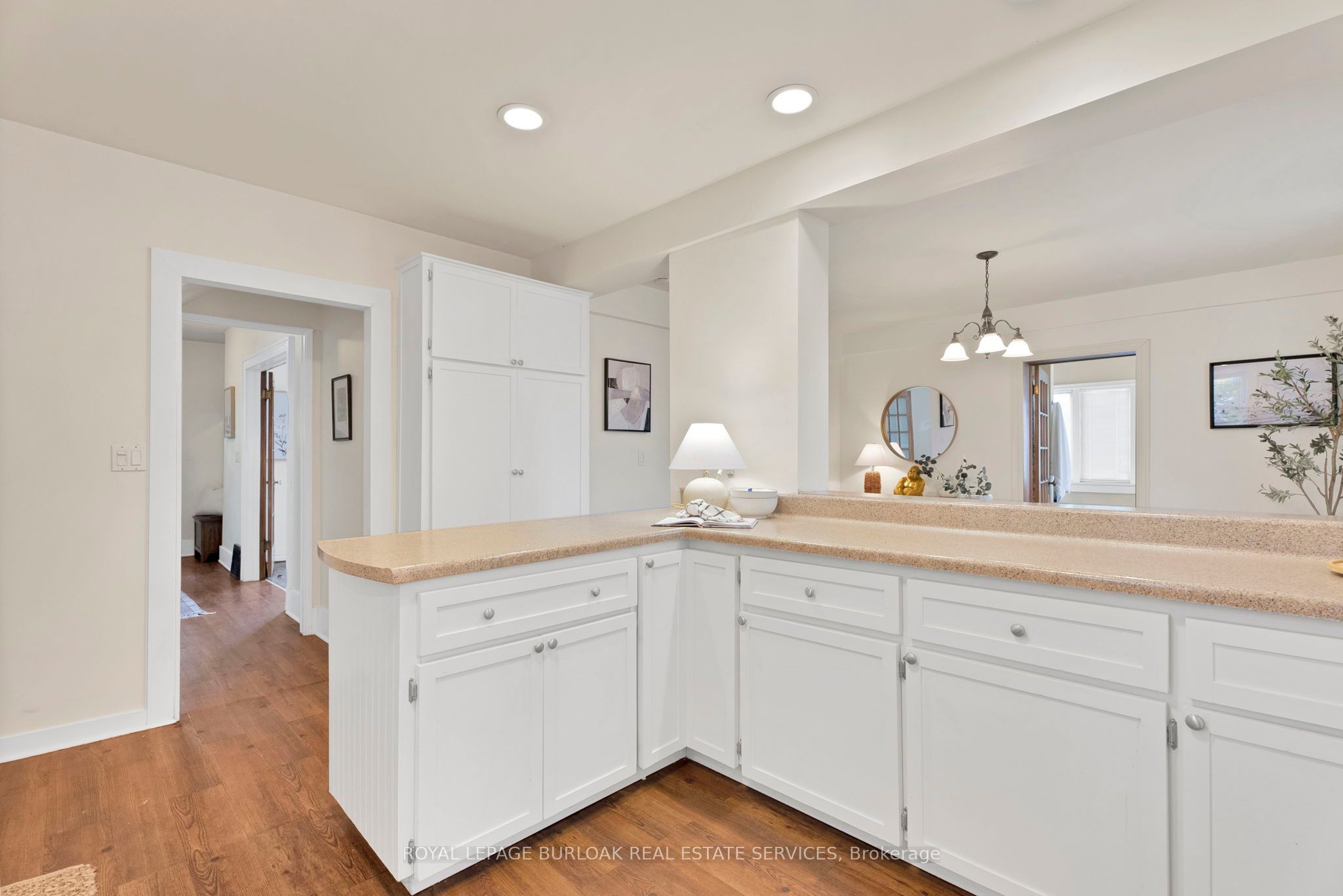 295 Plains Road W