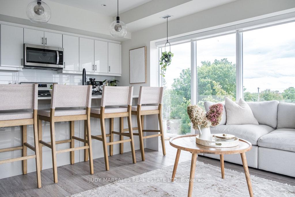 2 Bedrooms Condo at 16 Markle,  Hamilton For sale