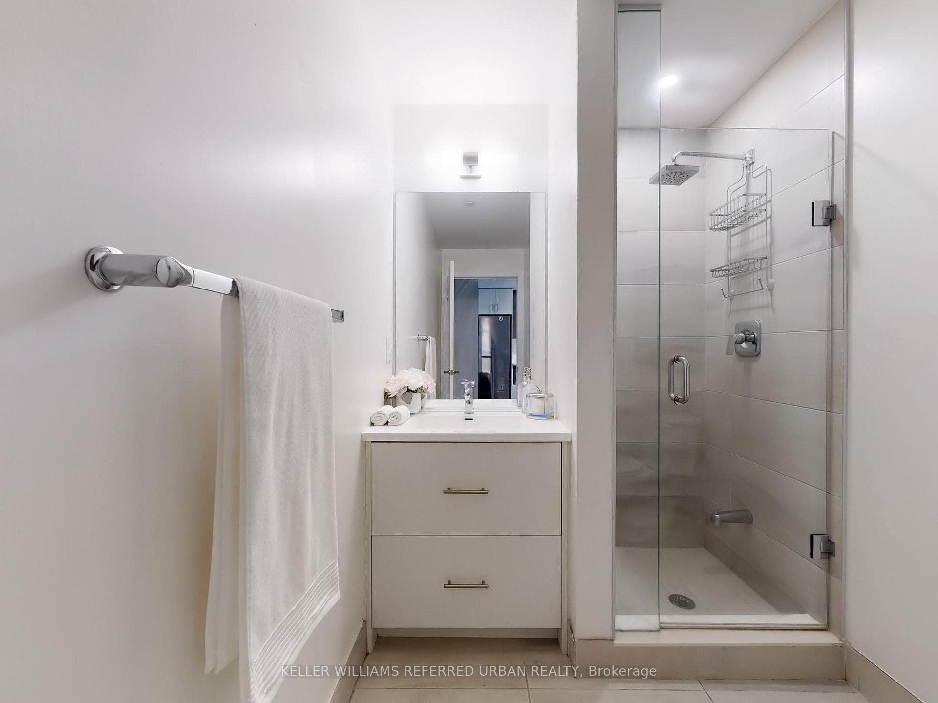 2 Bedrooms Condo at 188 Fairview Mall,  Toronto For sale