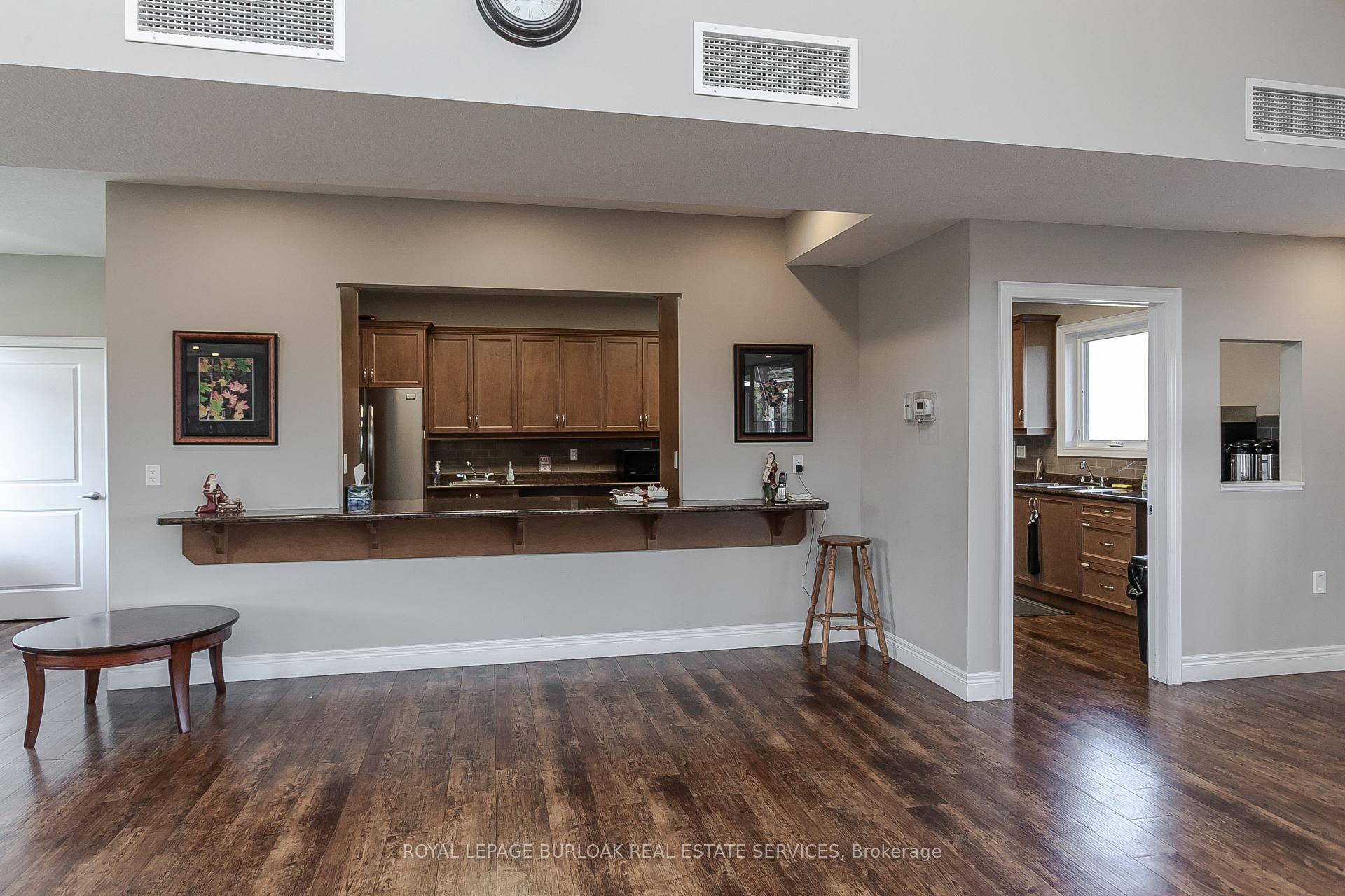 3 Bedrooms Condo at 2125 Itabashi, Burlington For sale