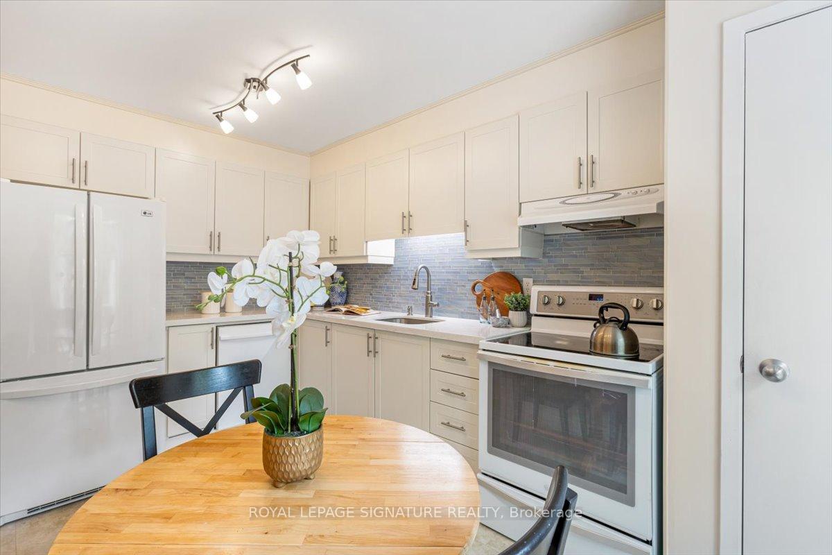 3 Bedrooms Condo at 86 Wagon Trailway, Toronto For sale