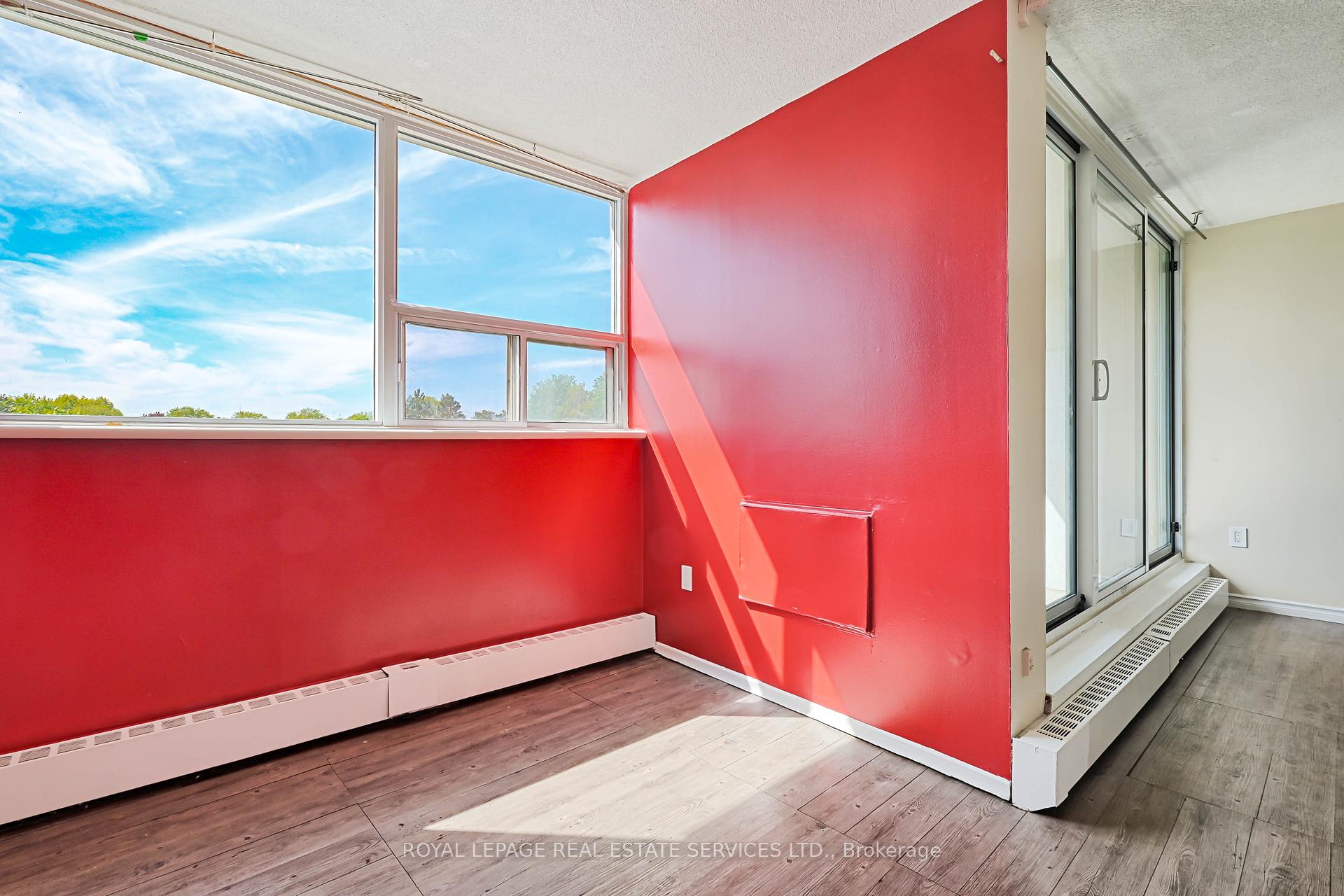 2 Bedrooms Condo at 530 Lolita, Mississauga For sale