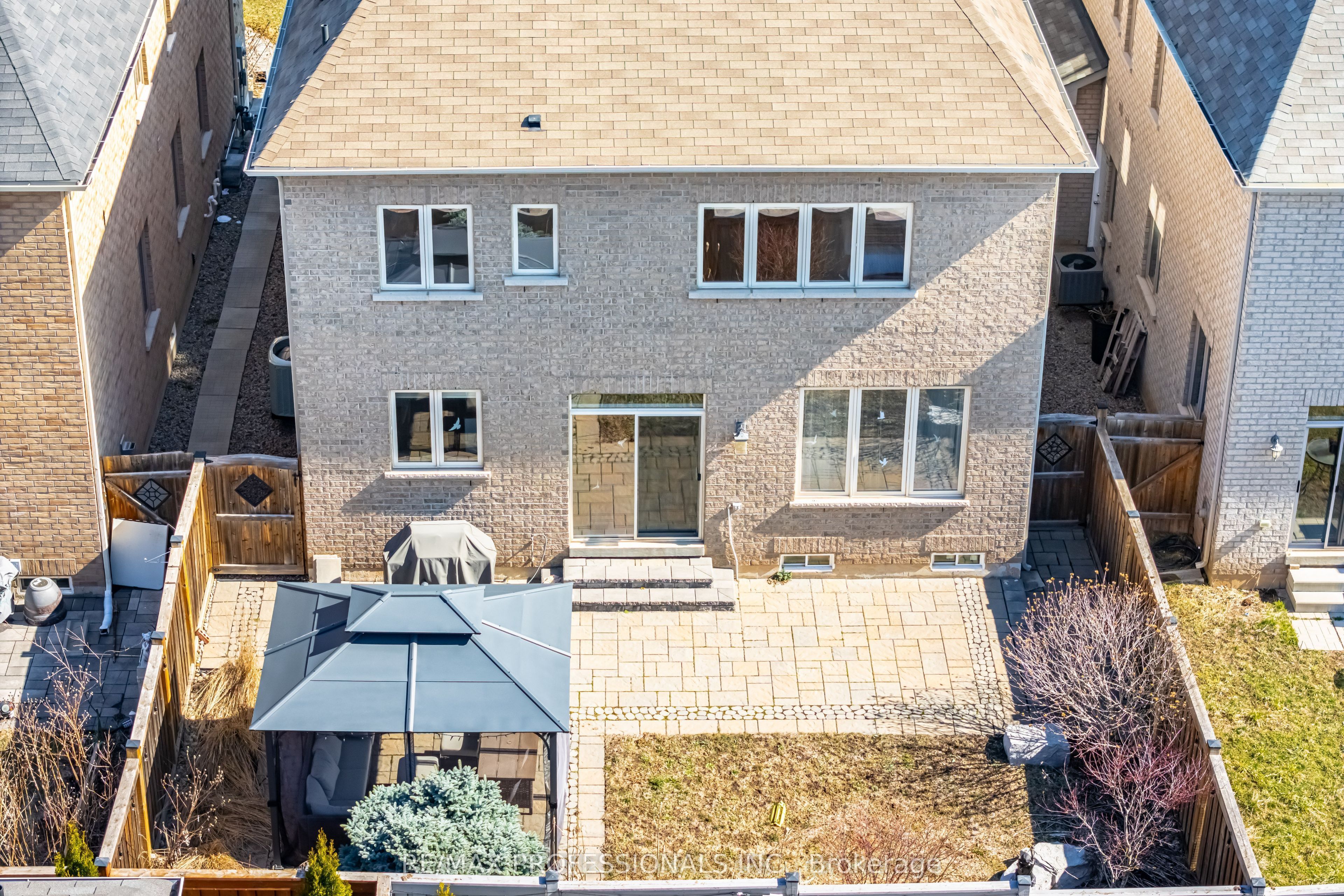 35 Lampman Crescent