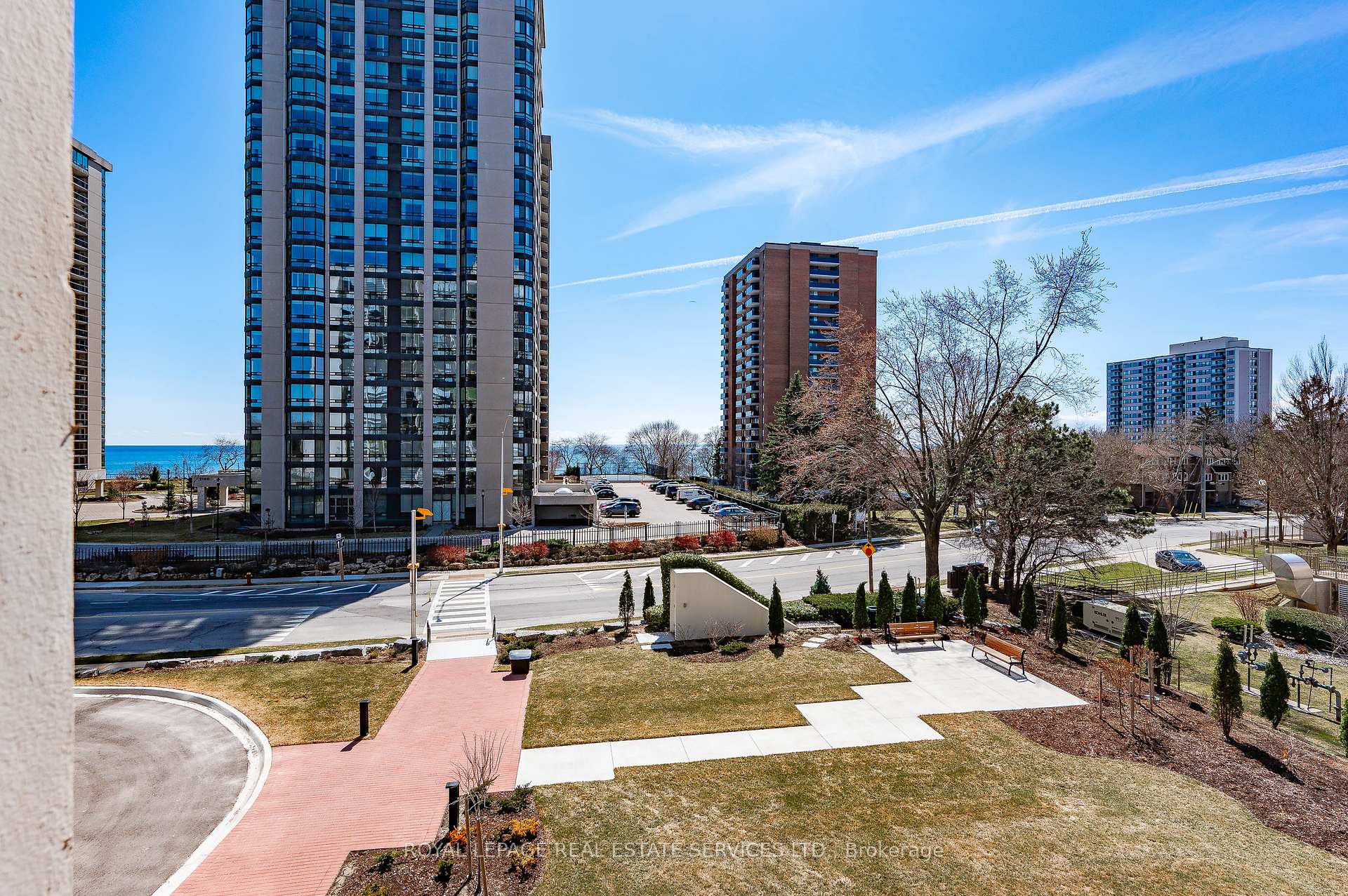 2 Bedrooms Condo at 2185 Marine,  Oakville For sale