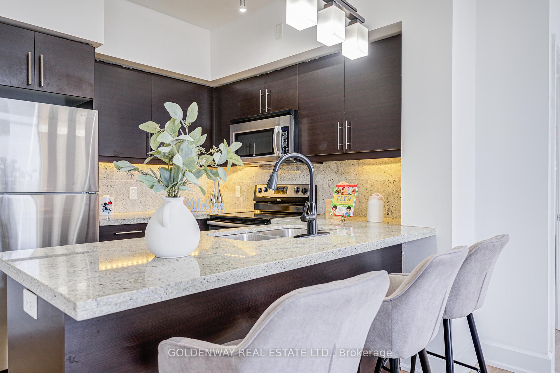 2 Bedrooms Condo at 676 Sheppard, Toronto For sale
