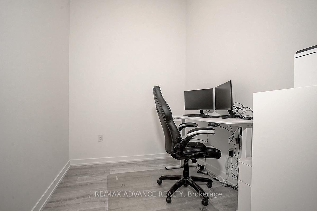 2 Bedrooms Condo at 7 Golden Lion, Toronto For sale