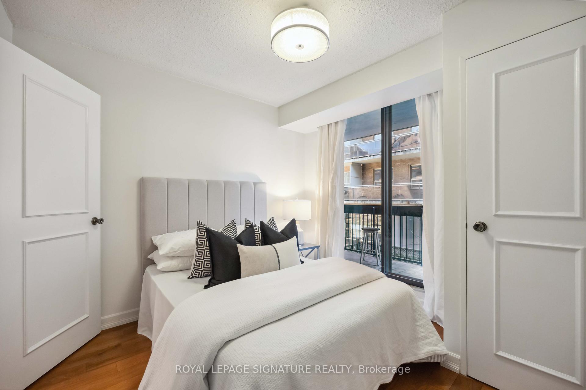 2 Bedrooms Condo at 212 St. George, Toronto For sale