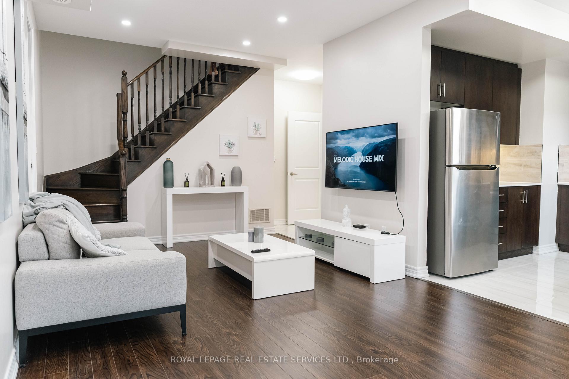 2 Bedrooms Condo at 9621 Jane, Vaughan For sale