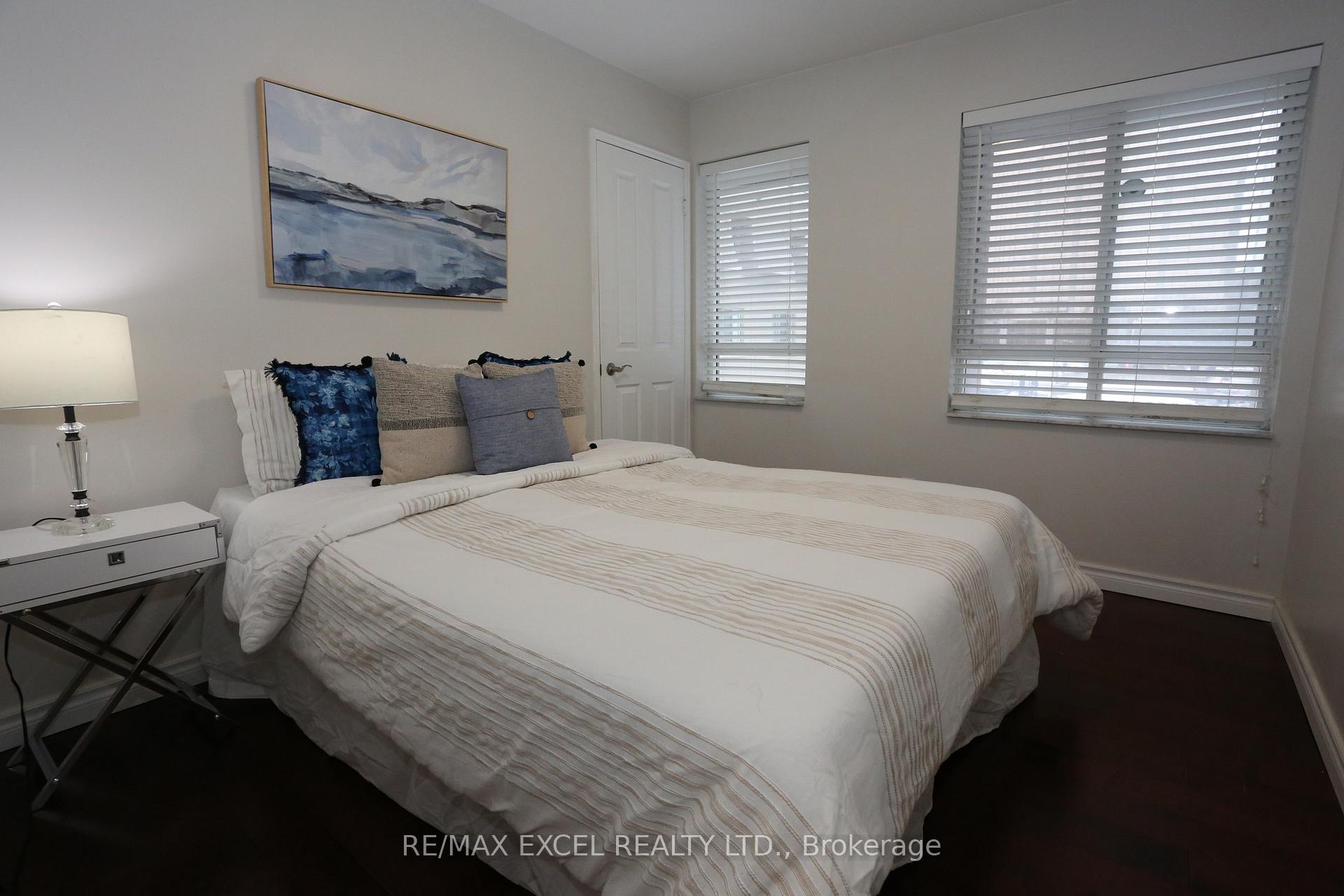 2 Bedrooms Condo at 38 Hollywood, Toronto For sale