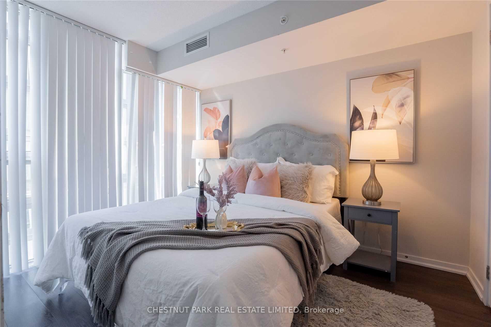 2 Bedrooms Condo at 36 Lisgar, Toronto For sale