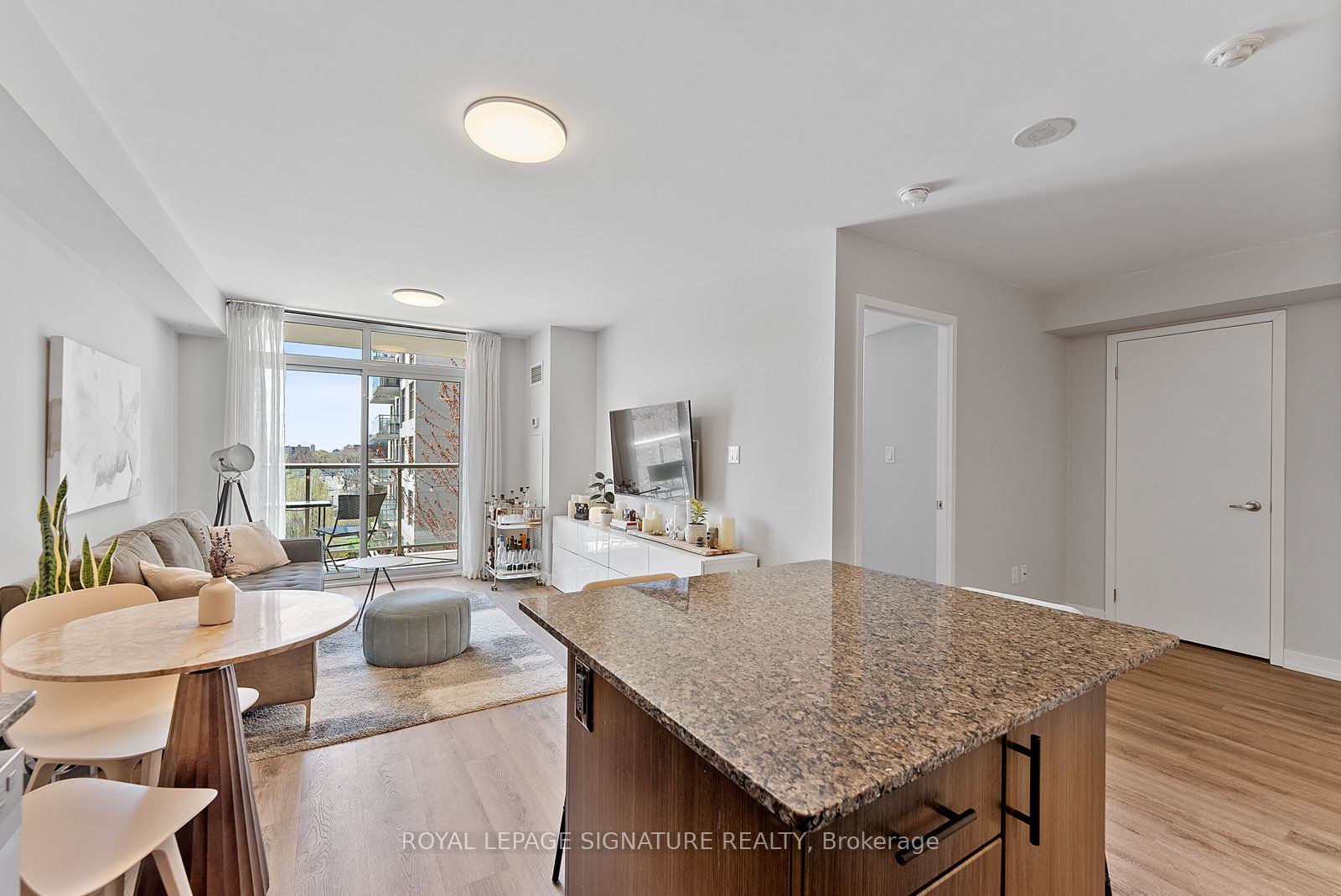 816 Lansdowne Avenue, #410