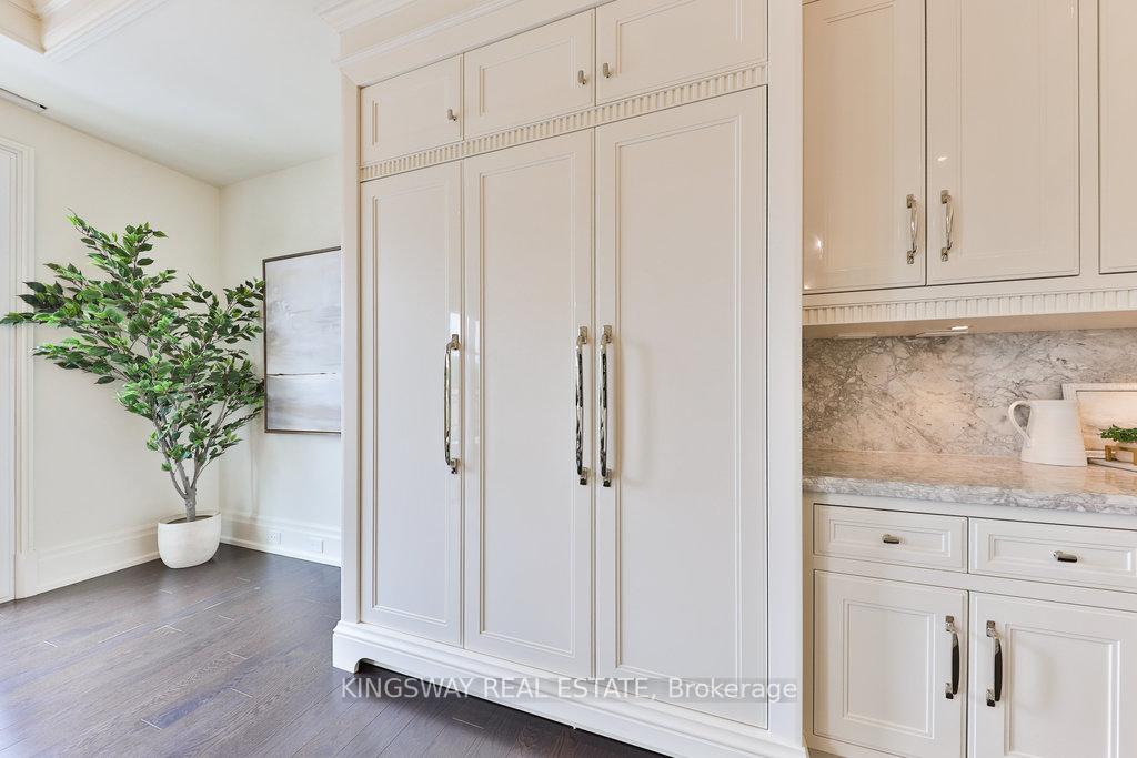 2 Bedrooms Condo at 300 Randall, Oakville For sale