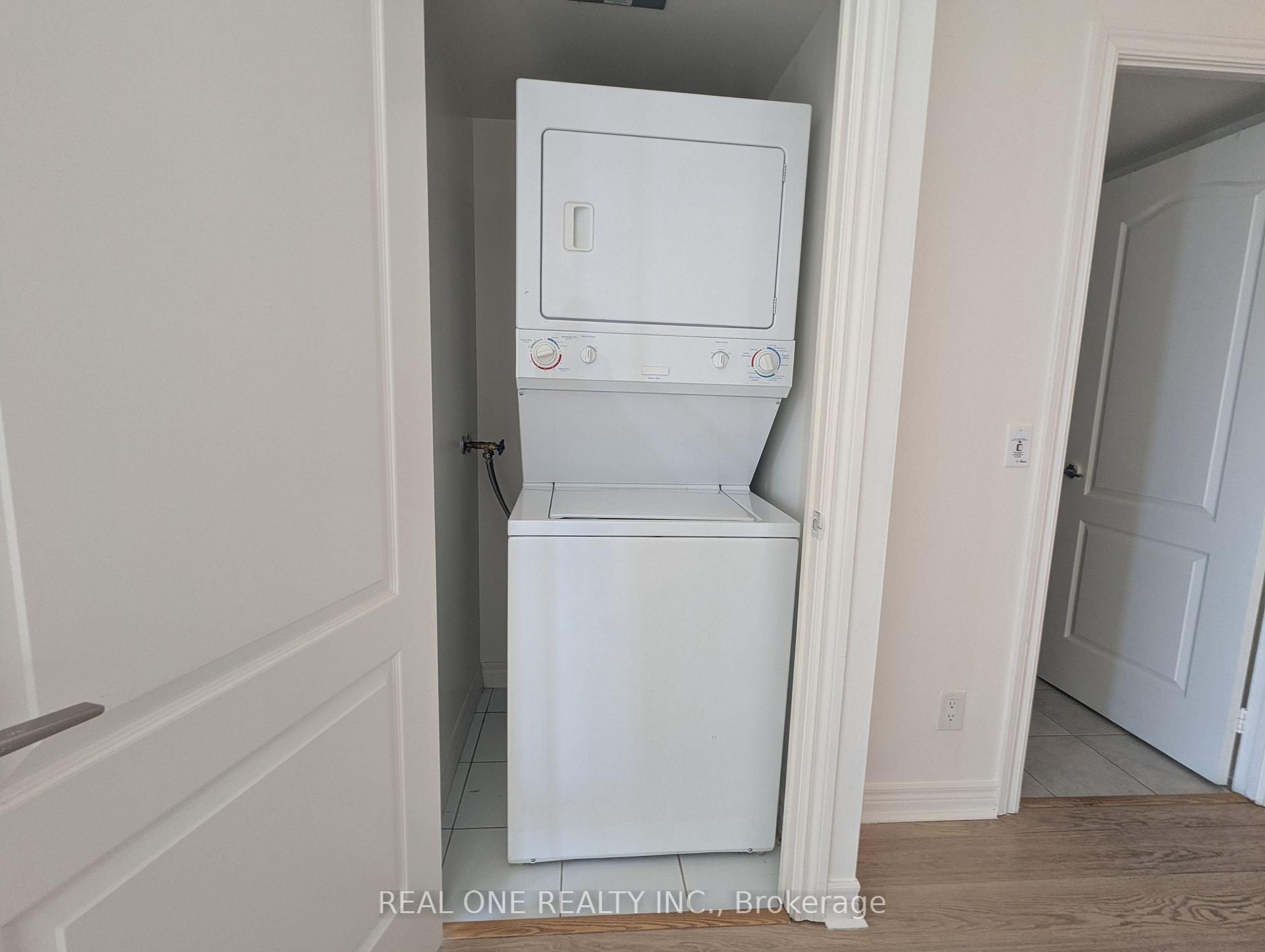 1 Bedroom Condo at 60 Town Centre, Toronto For sale