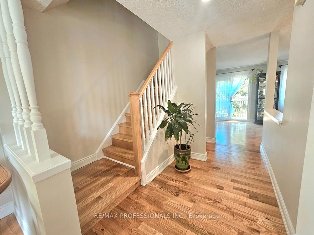 4 Bedrooms Condo at 2651 Aquitaine, Mississauga For sale