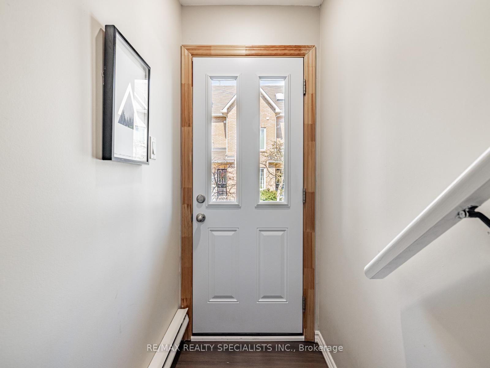 2 Bedrooms Condo at 2055 WALKERS, Burlington For sale