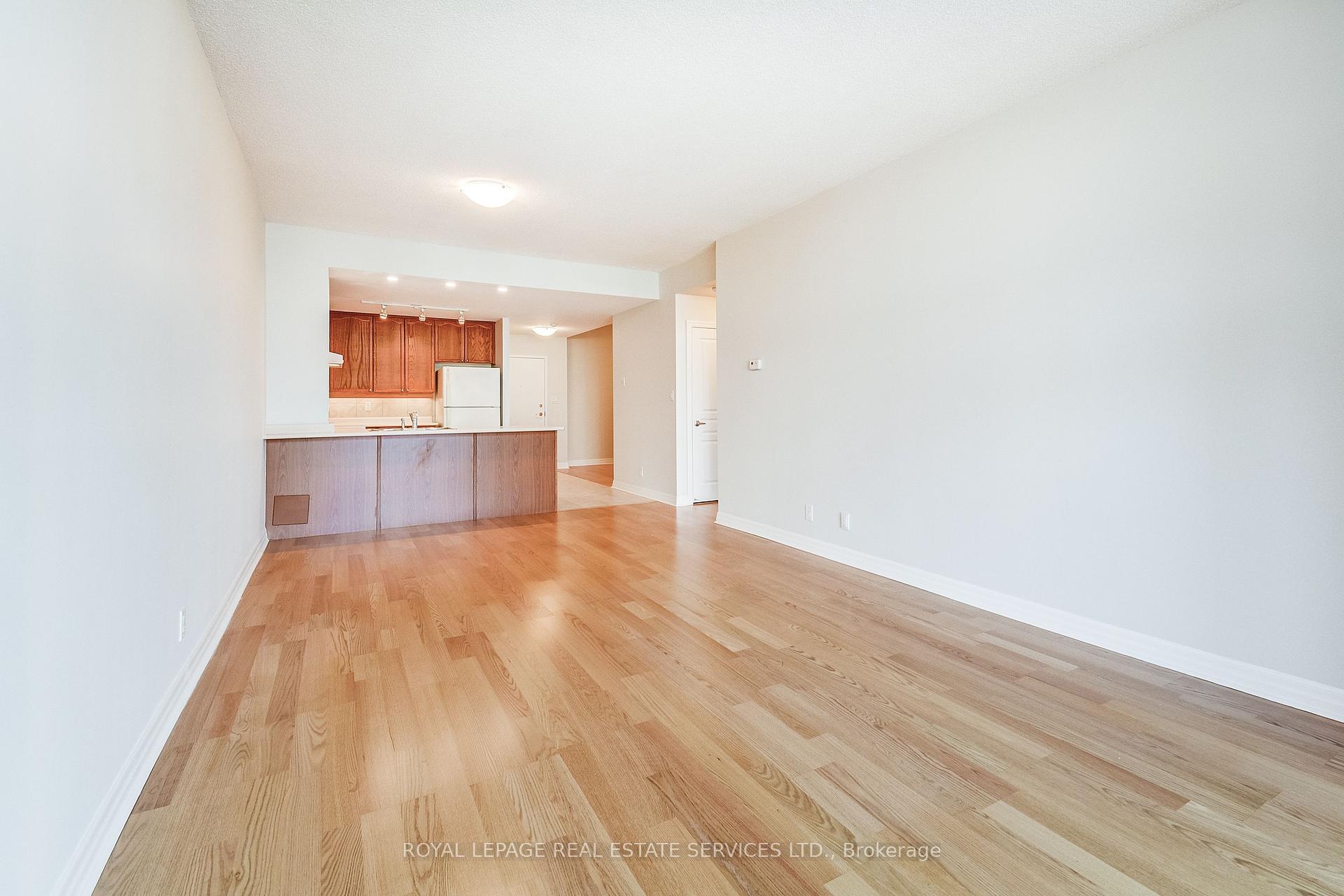 2 Bedrooms Condo at 70 Port, Mississauga For sale