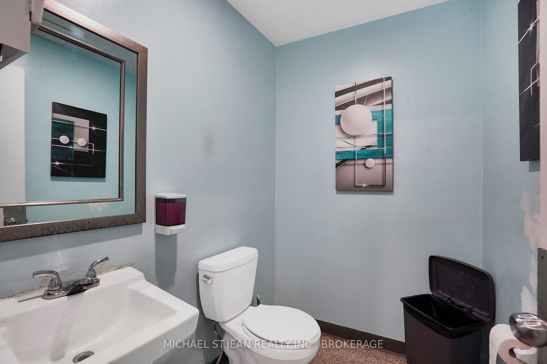 3 Bedrooms Condo at 15 Albright,  Hamilton For sale
