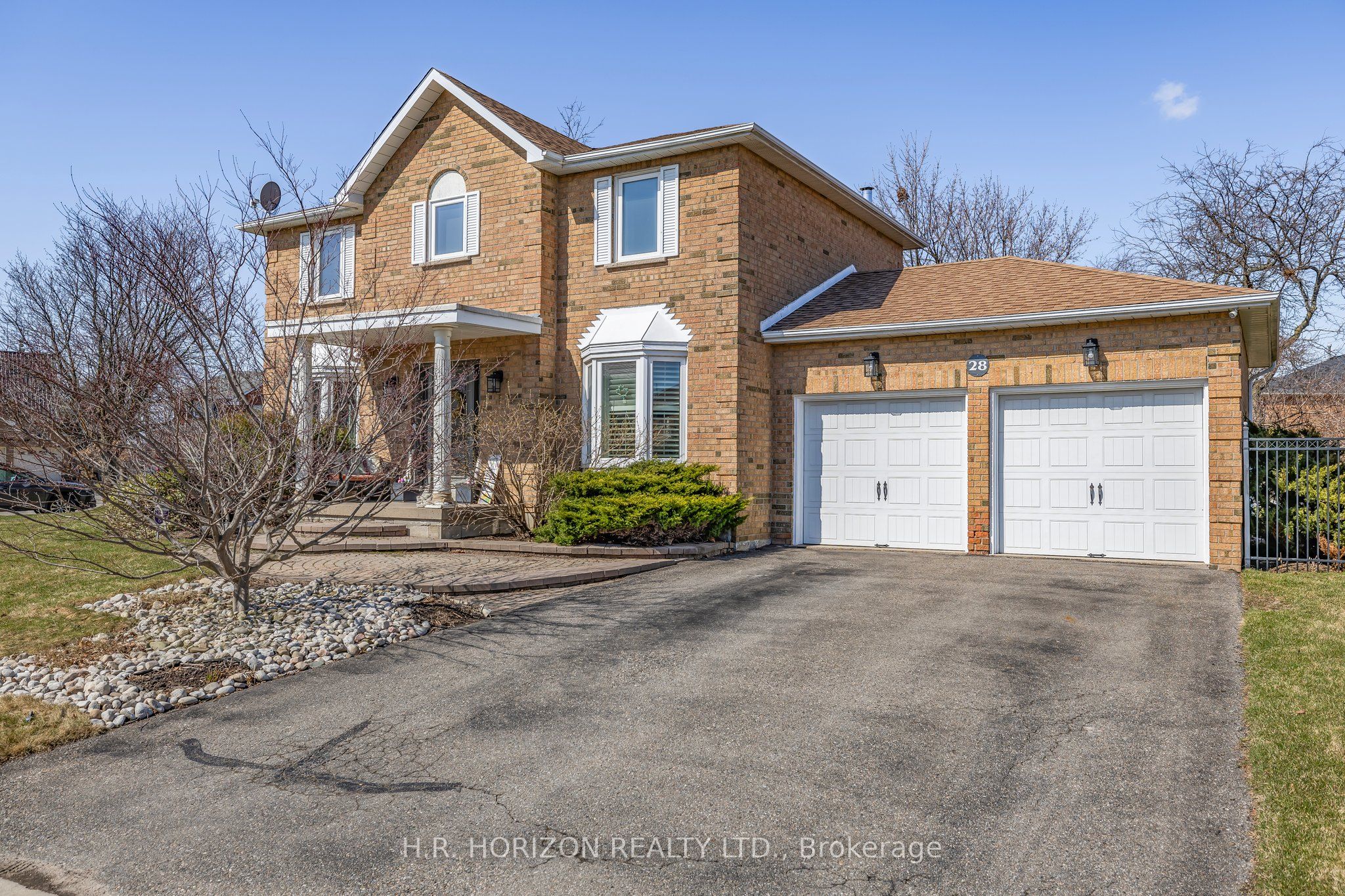 28 Bates Court, Brampton, ON L6X 3E8
