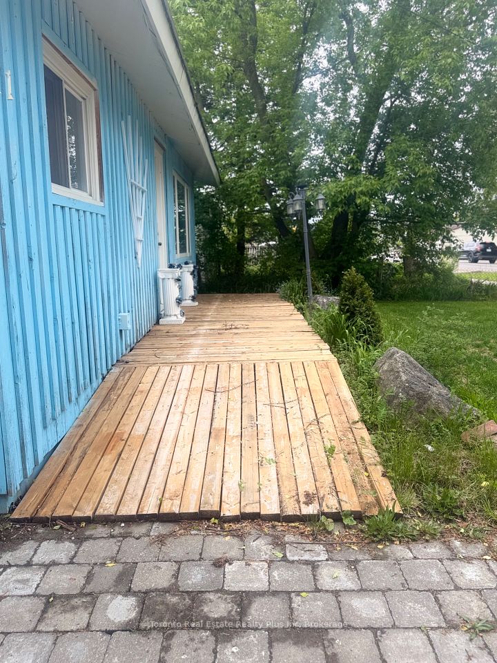 11 Cecil Street, Essa, ON L0M 1B3