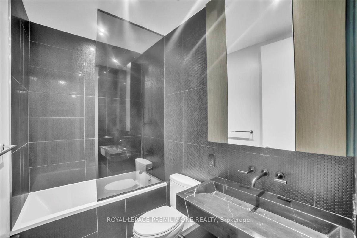 2 Bedrooms Condo at 11 Yorkville, Toronto For sale