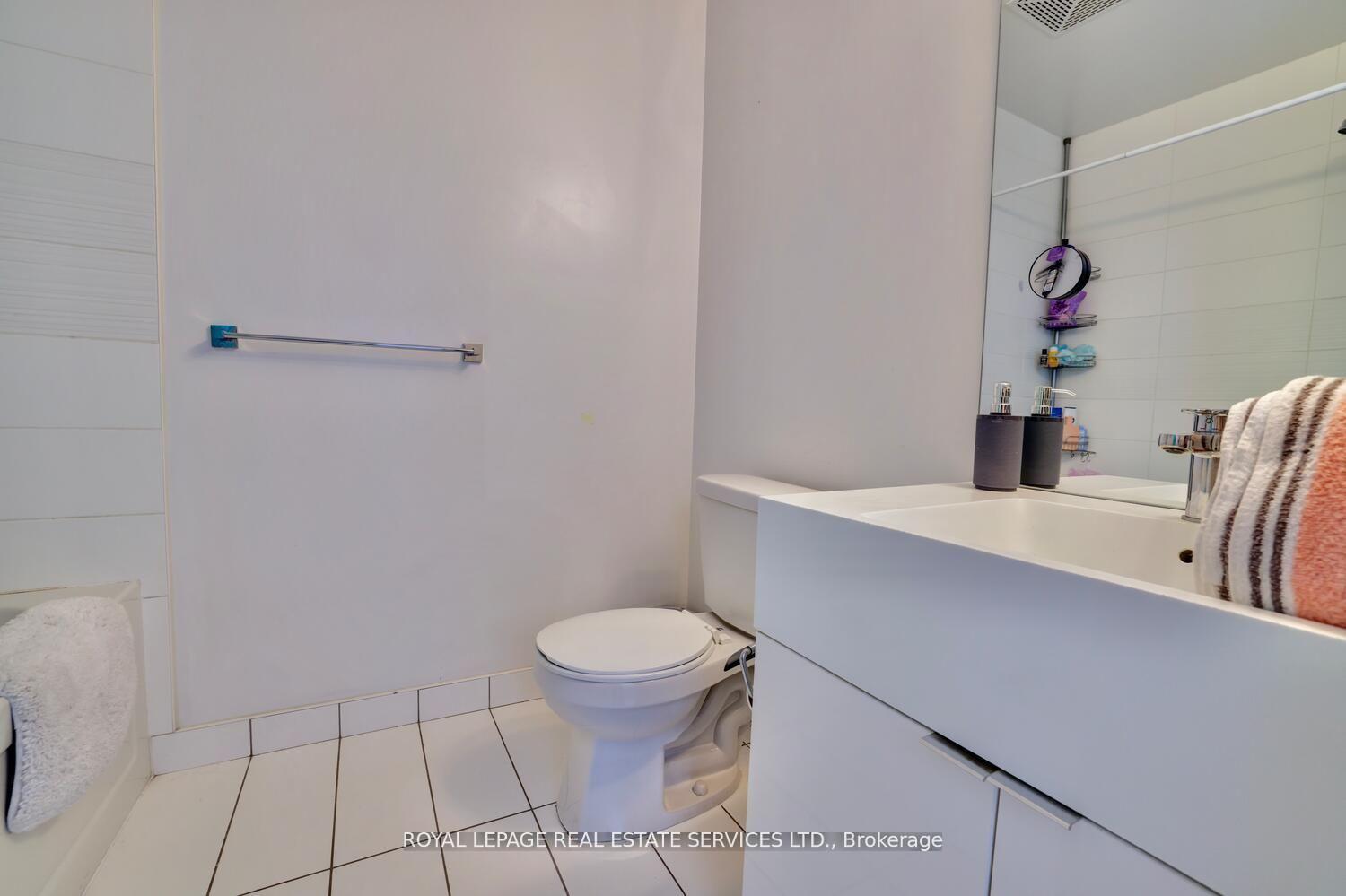 1 Bedroom Condo at 15 Iceboat, Toronto For sale