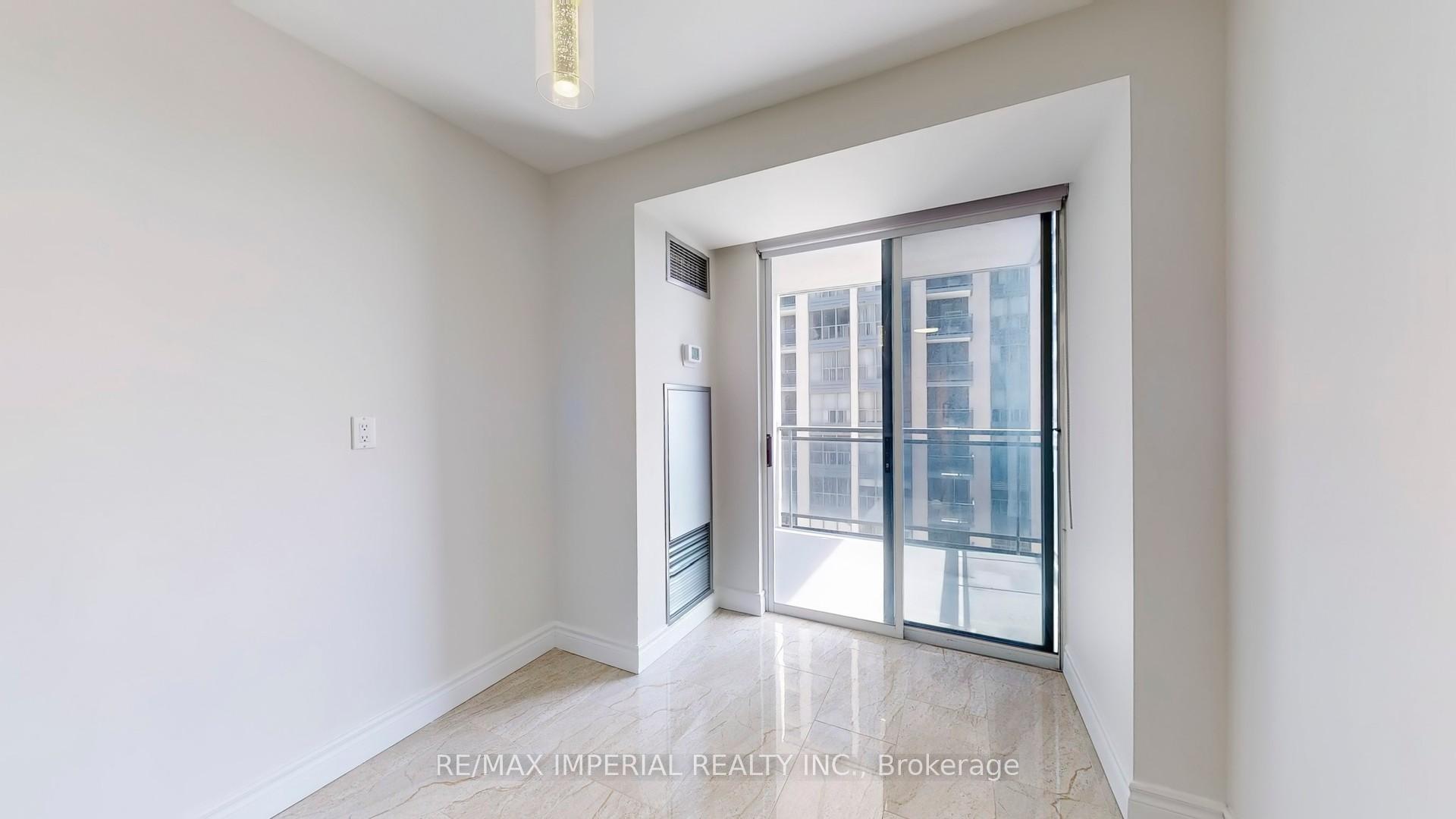 3 Bedrooms Condo at 18 Hollywood, Toronto For sale