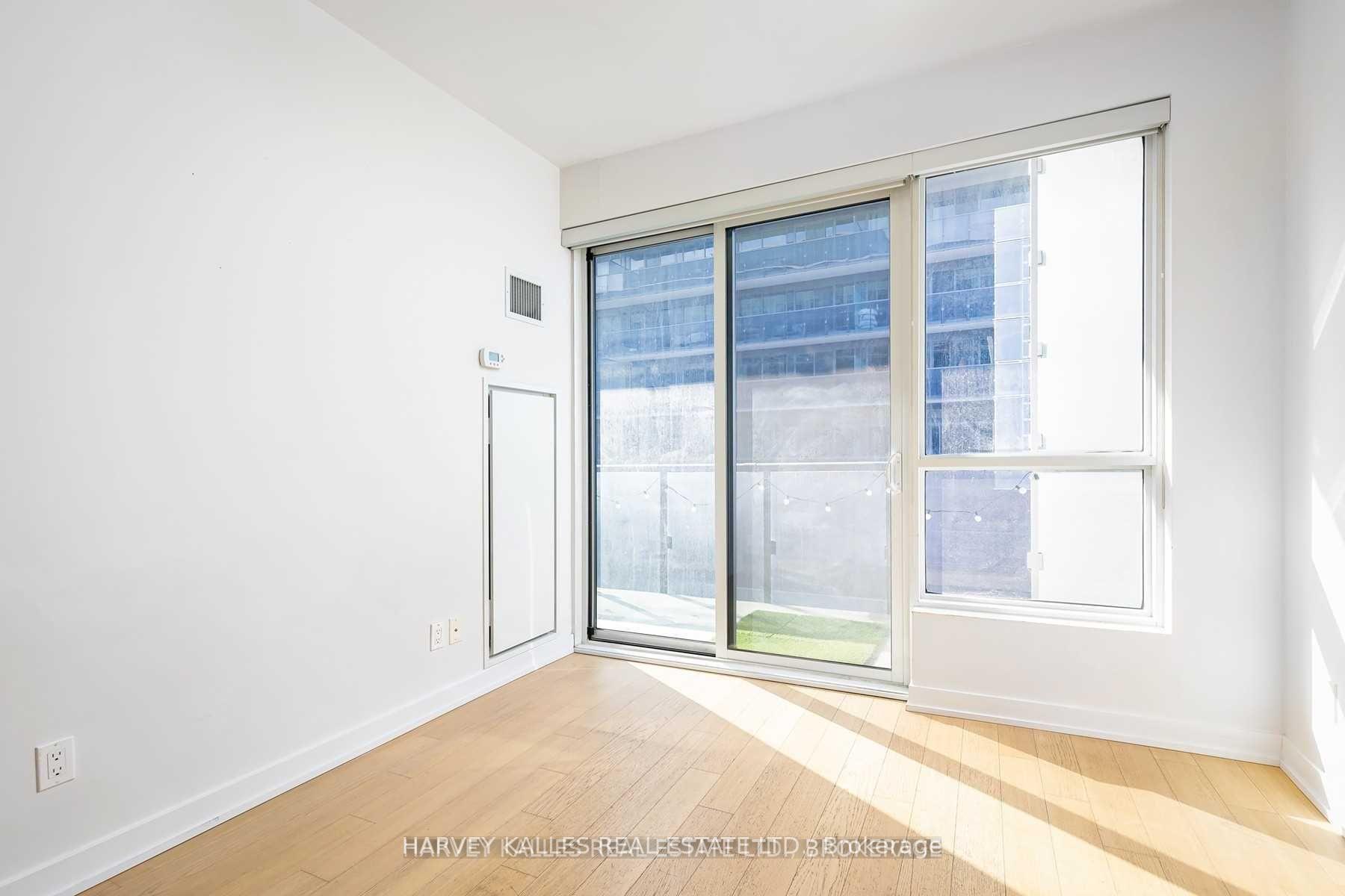 1030 King Street W 1002