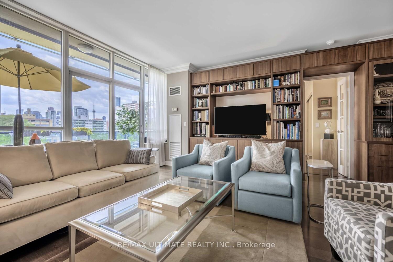 2 Bedrooms Condo at 28 Linden, Toronto For sale