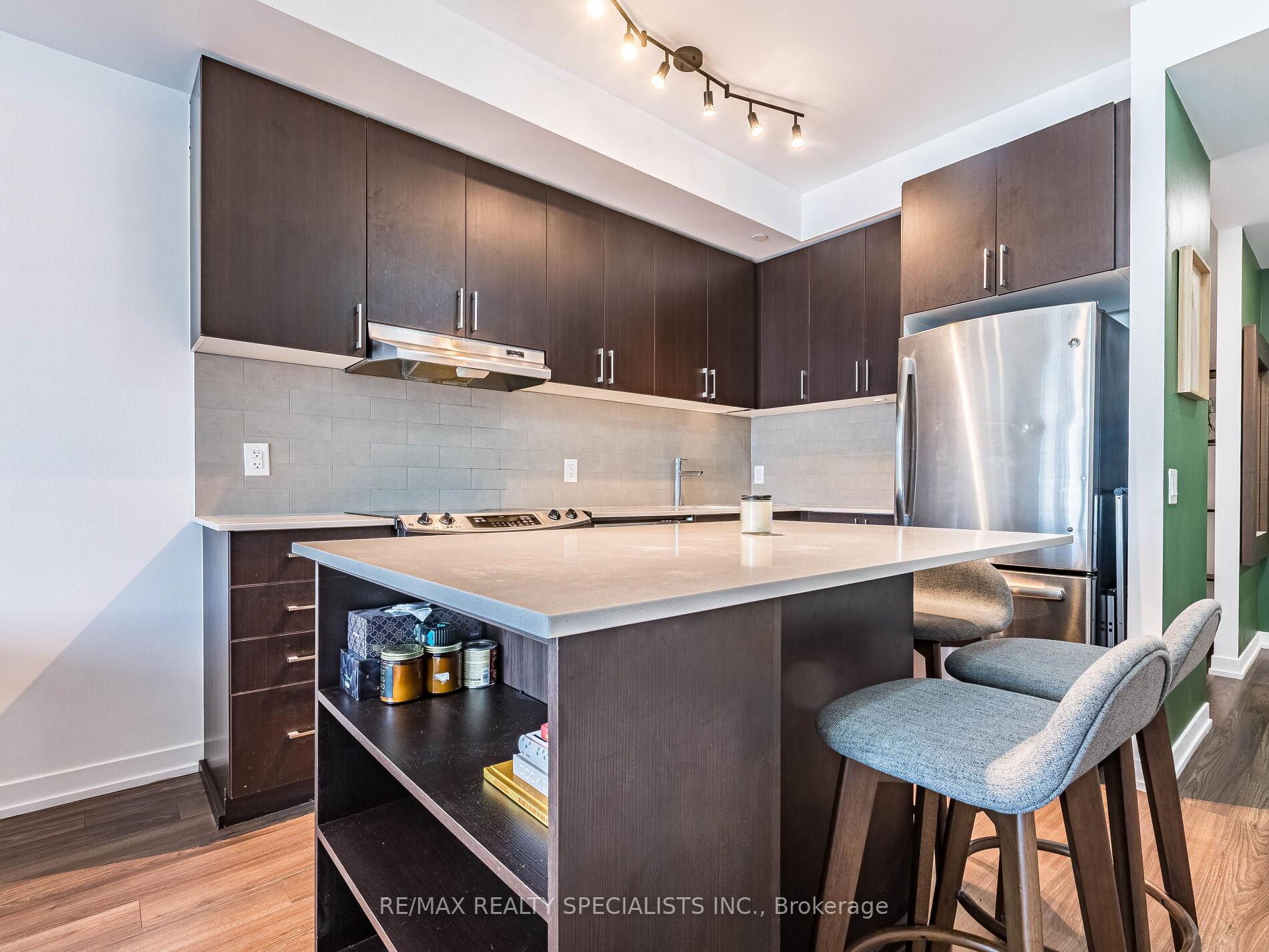 2 Bedrooms Condo at 2560 Eglinton, Mississauga For sale