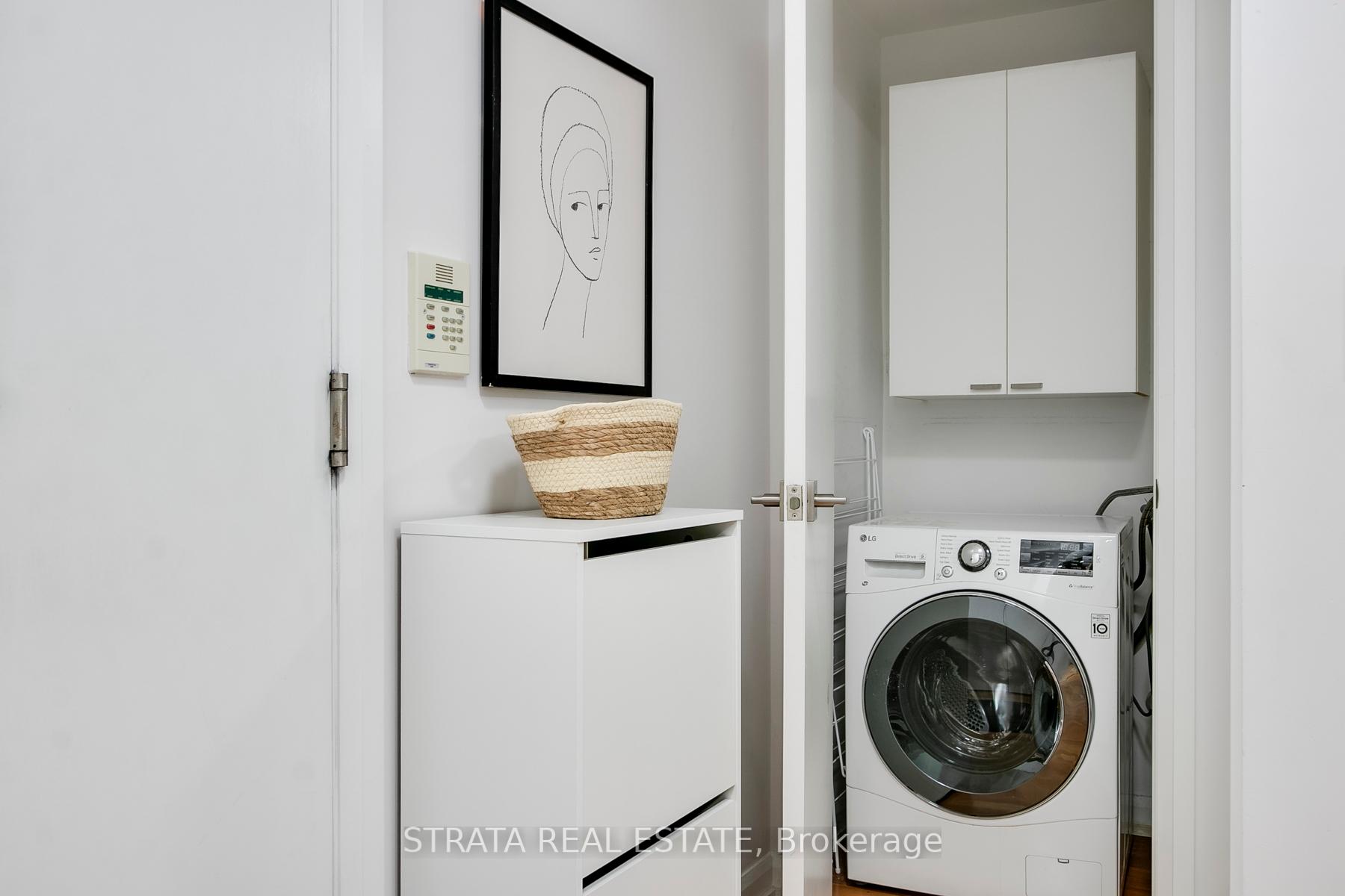 1 Bedroom Condo at 111 Elizabeth, Toronto For sale
