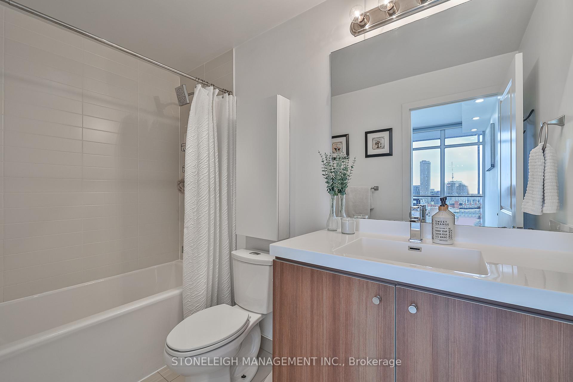 2 Bedrooms Condo at 105 George,  Toronto For sale