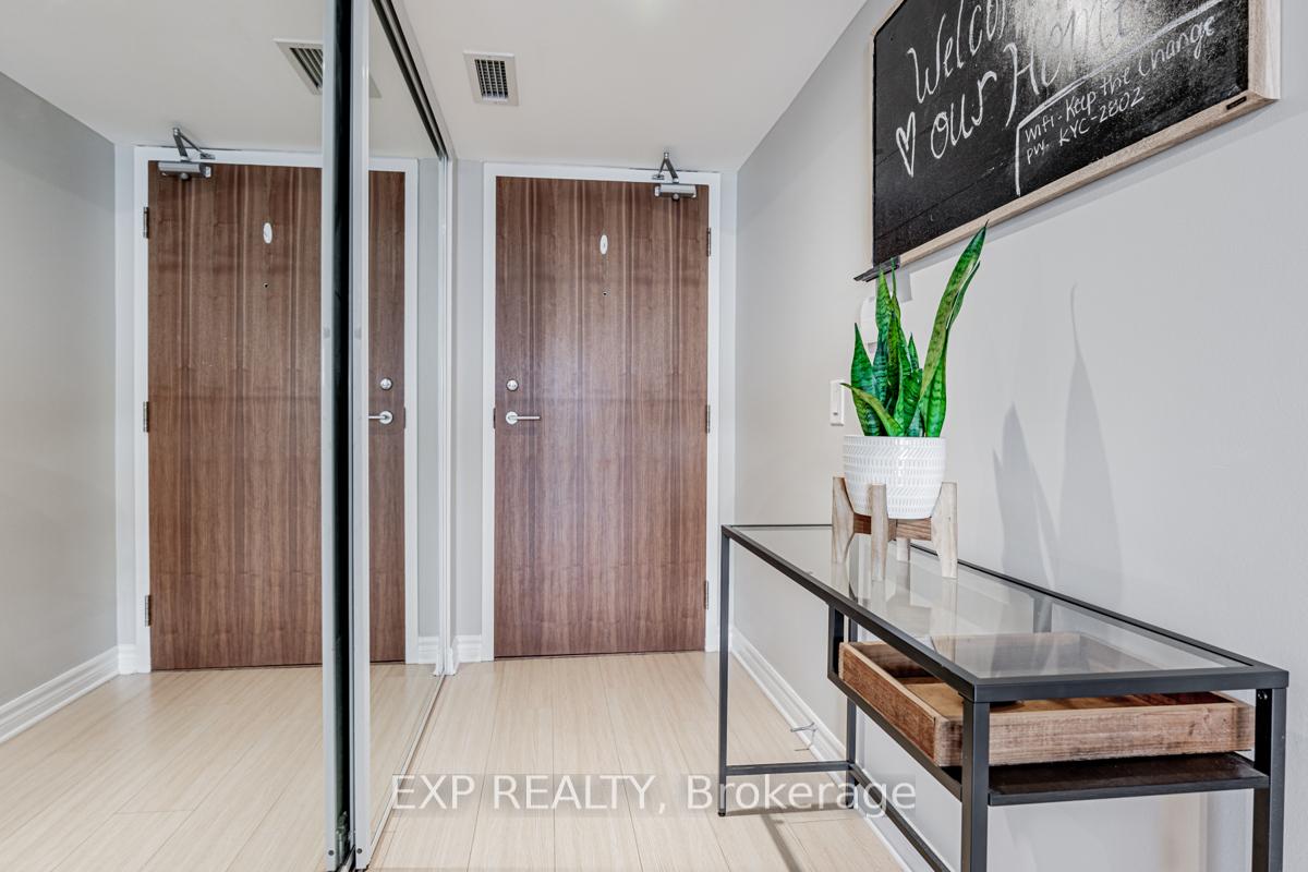 2 Bedrooms Condo at 85 Queens Wharf, Toronto For sale