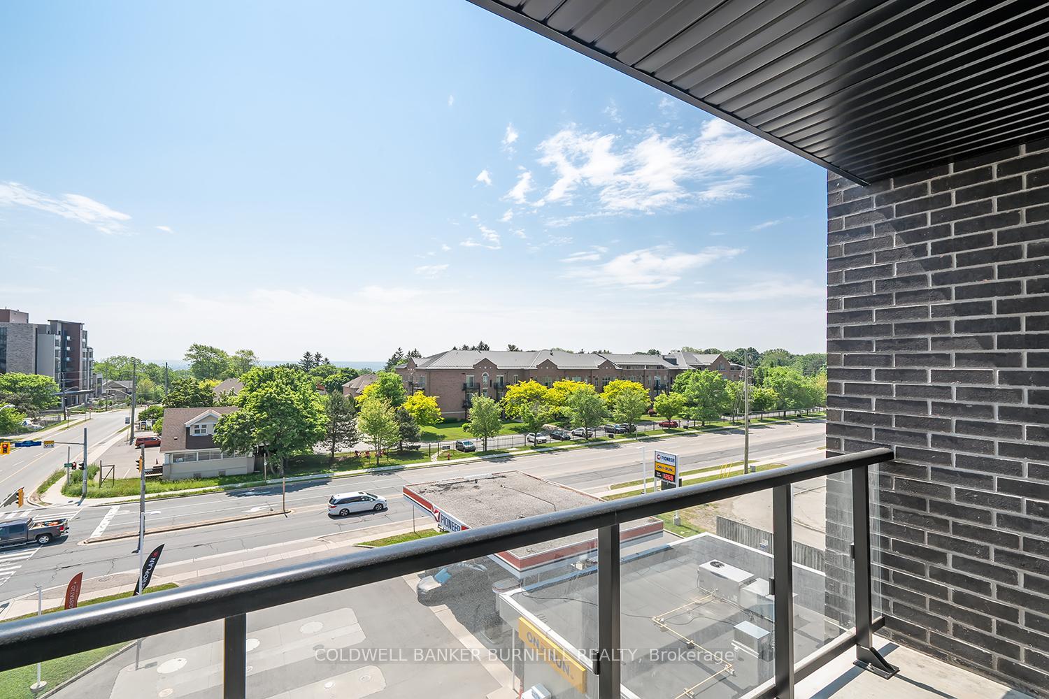 2 Bedrooms Condo at 5 Hamilton, Hamilton For sale