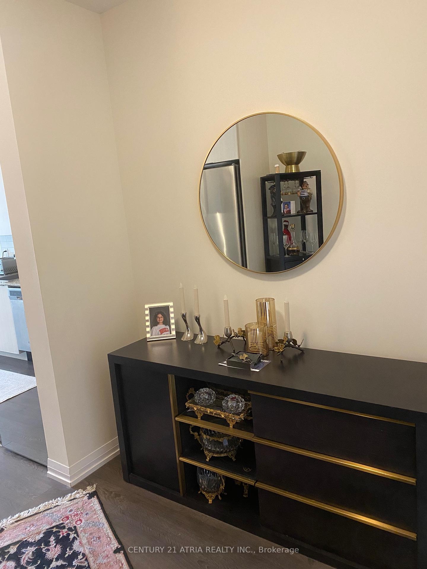 2 Bedrooms Condo at 101 Erskine, Toronto For sale