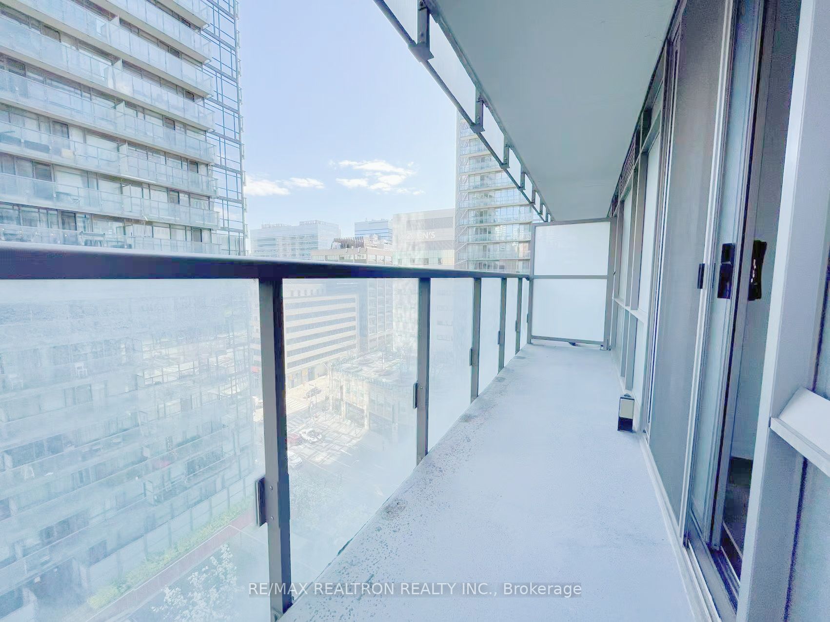 37 Grosvenor Street, #1009