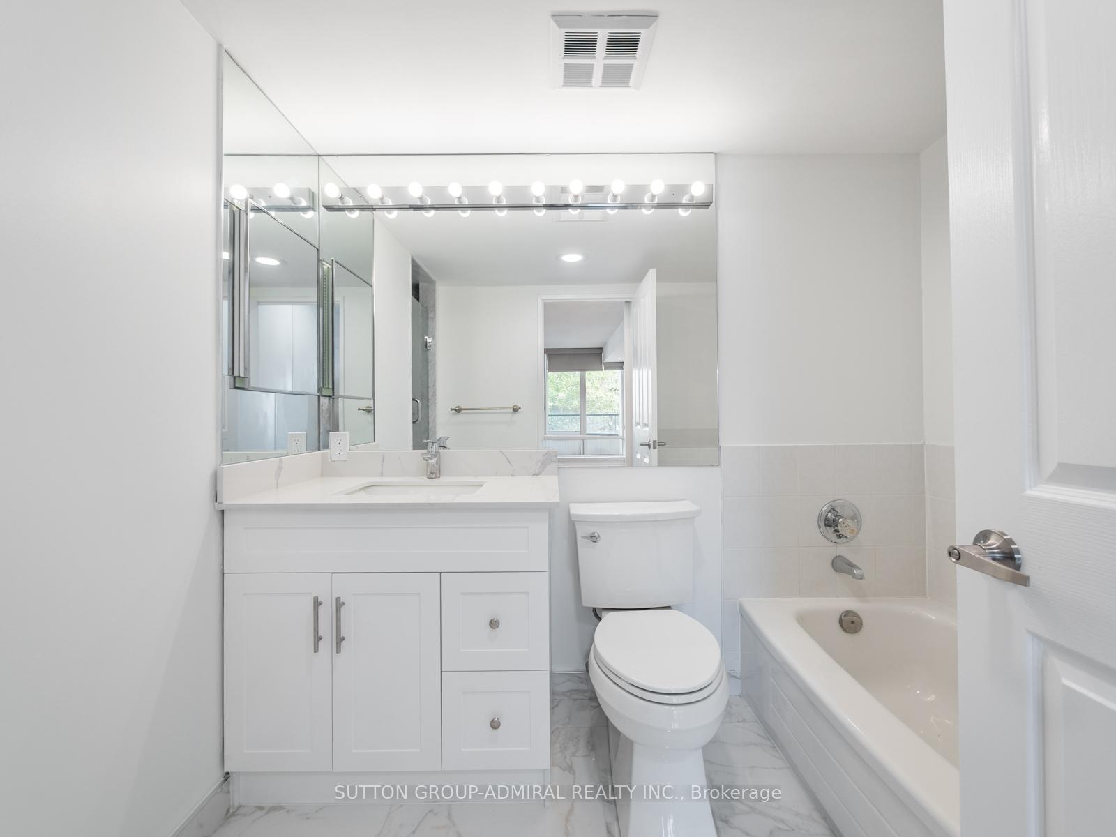 2 Bedrooms Condo at 120 Promenade, Vaughan For sale