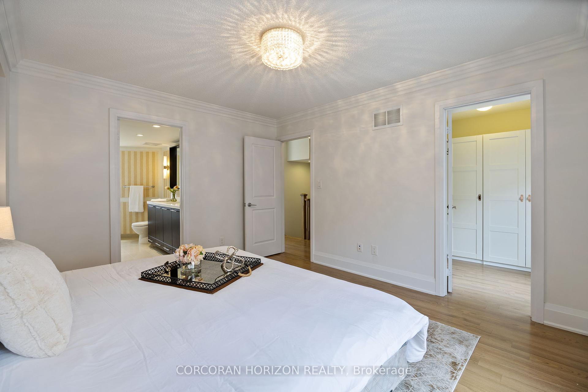 4 Bedrooms Condo at 9 Oakburn, Toronto For sale